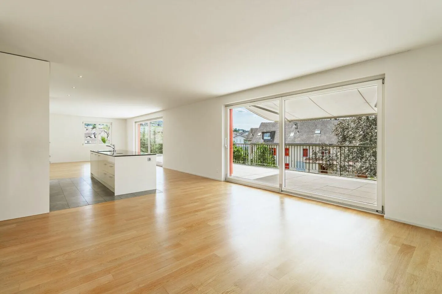 Modern penthouse apartment in a preferred residential area - Photo 4 of 13