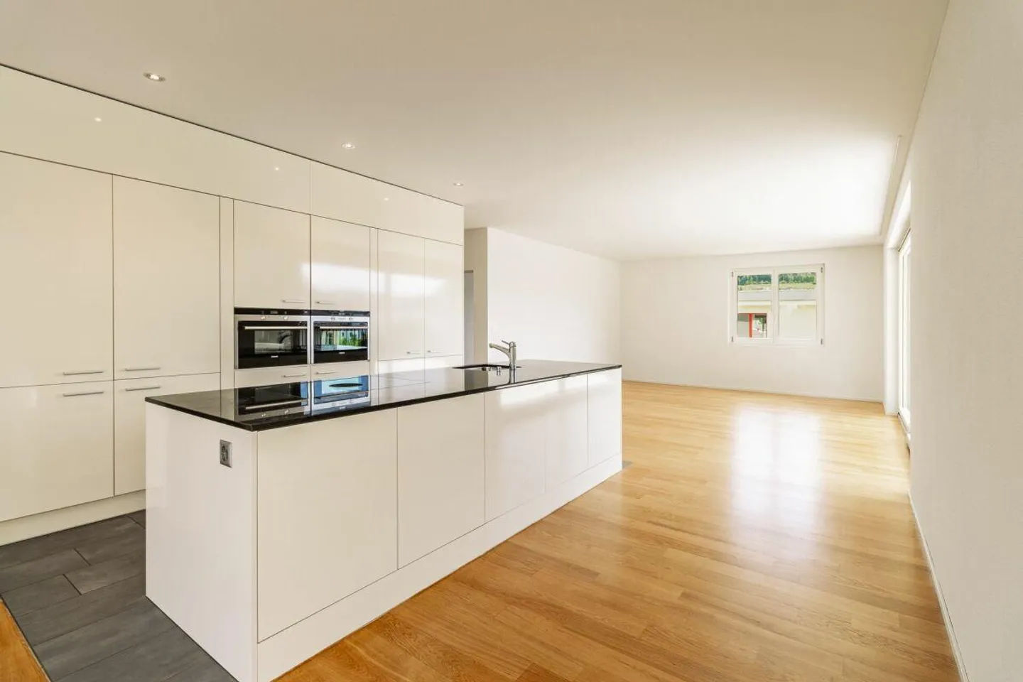 Modern penthouse apartment in a preferred residential area - Photo 5 of 13
