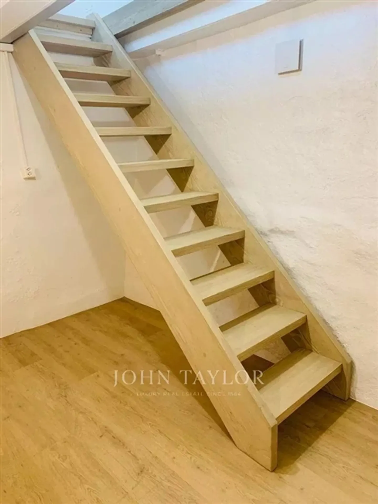 Renovated commercial premises with garden - Photo 4 of 5