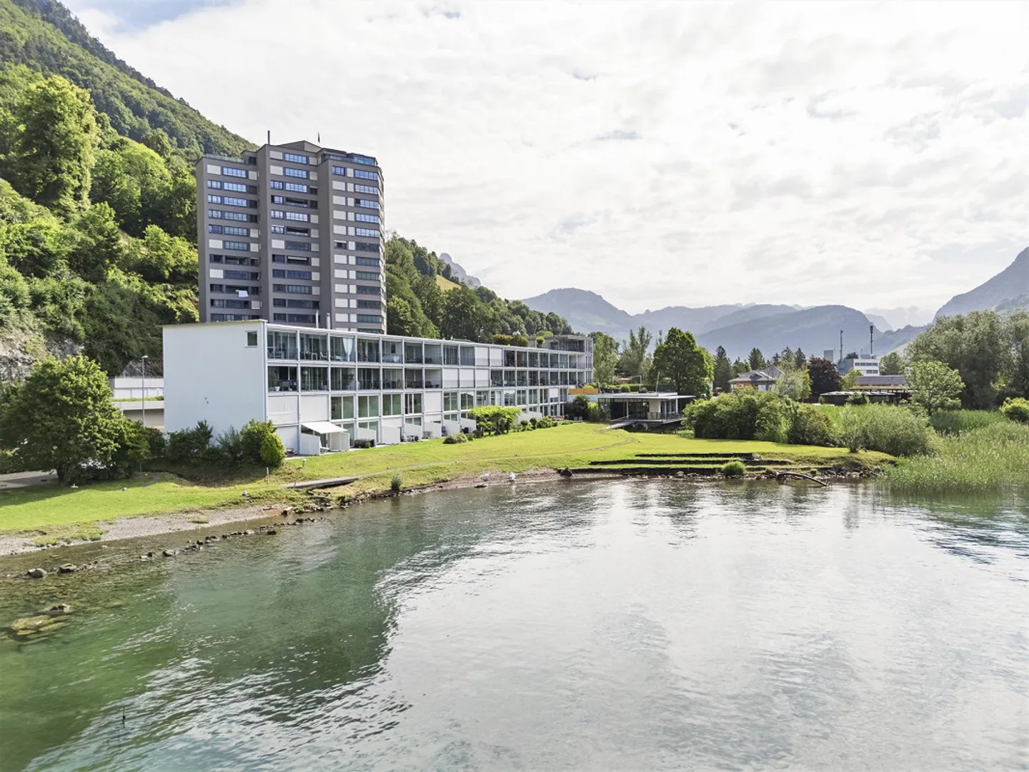 Residenza al lago baciata dal sole con spiaggia privata - Foto 1 di 13
