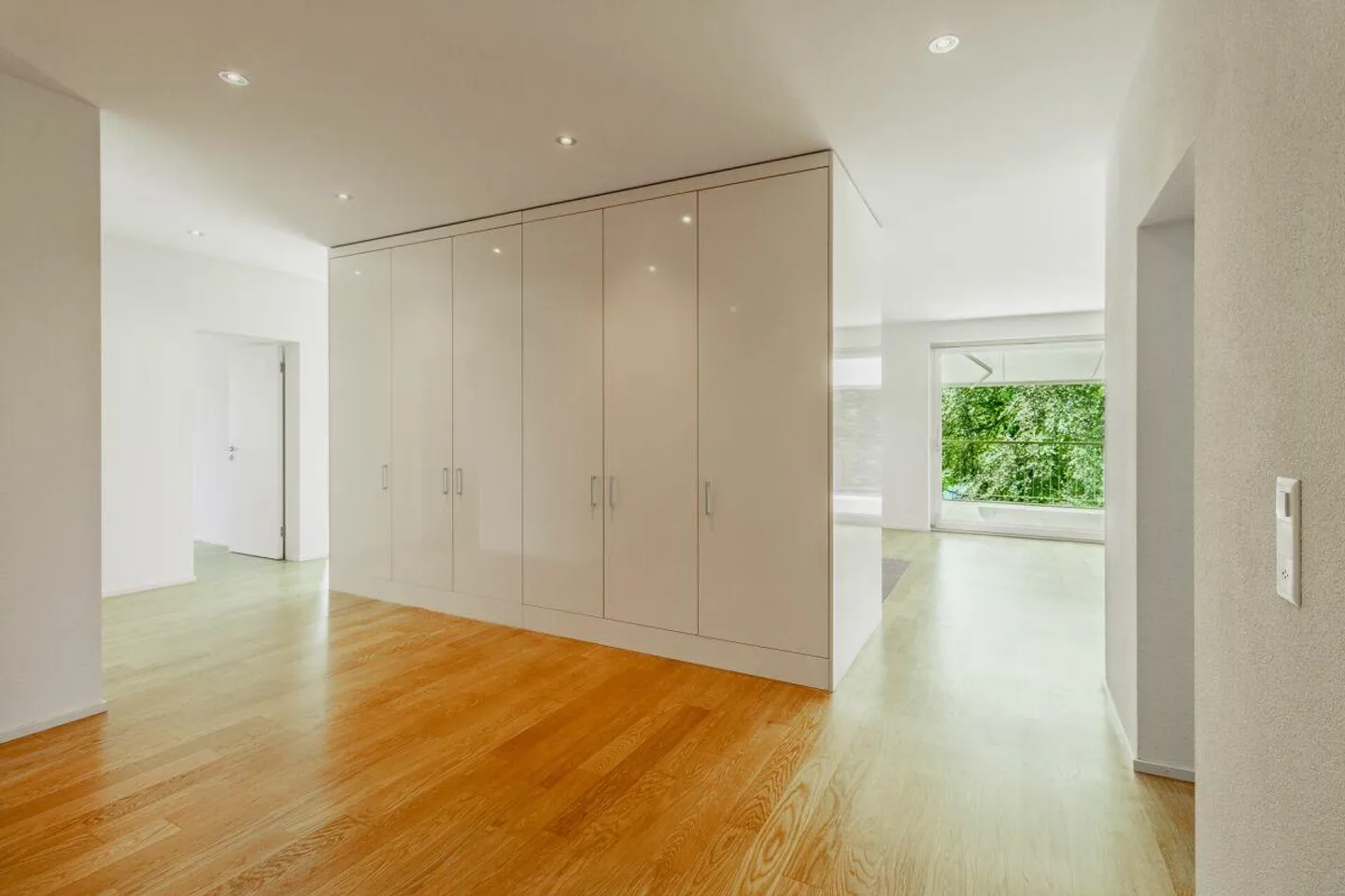 Modern penthouse apartment in a preferred residential area - Photo 7 of 13