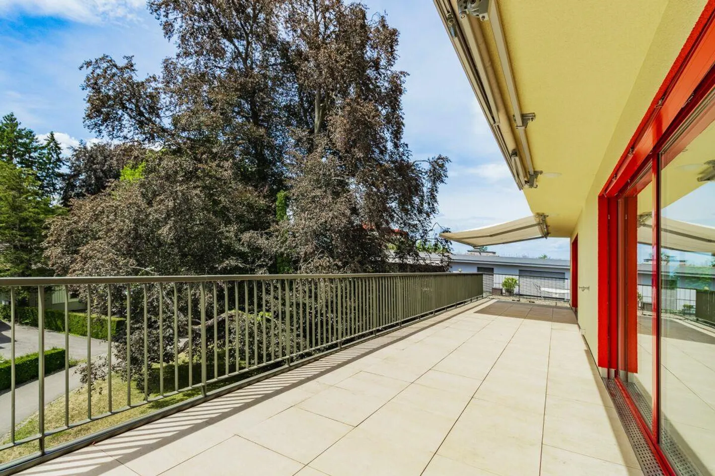 Modern penthouse apartment in a preferred residential area - Photo 11 of 13
