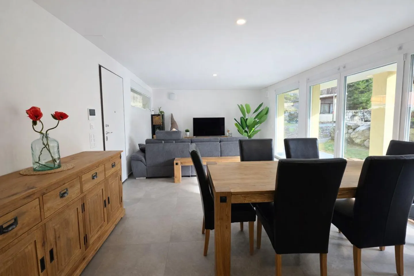 APPARTAMENTO MODERNO DI 3,5 STANZE CON CA. 45 m² DI GIARDINO PRIVATO – LOSTALLO (SORTE) - Foto 2 di 8