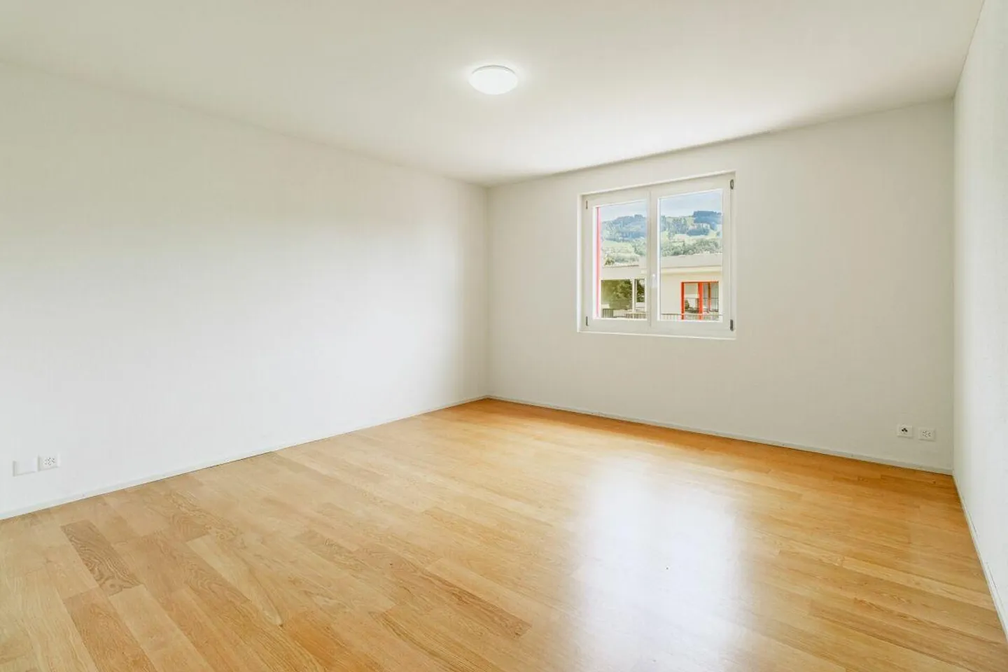 Modern penthouse apartment in a preferred residential area - Photo 8 of 13