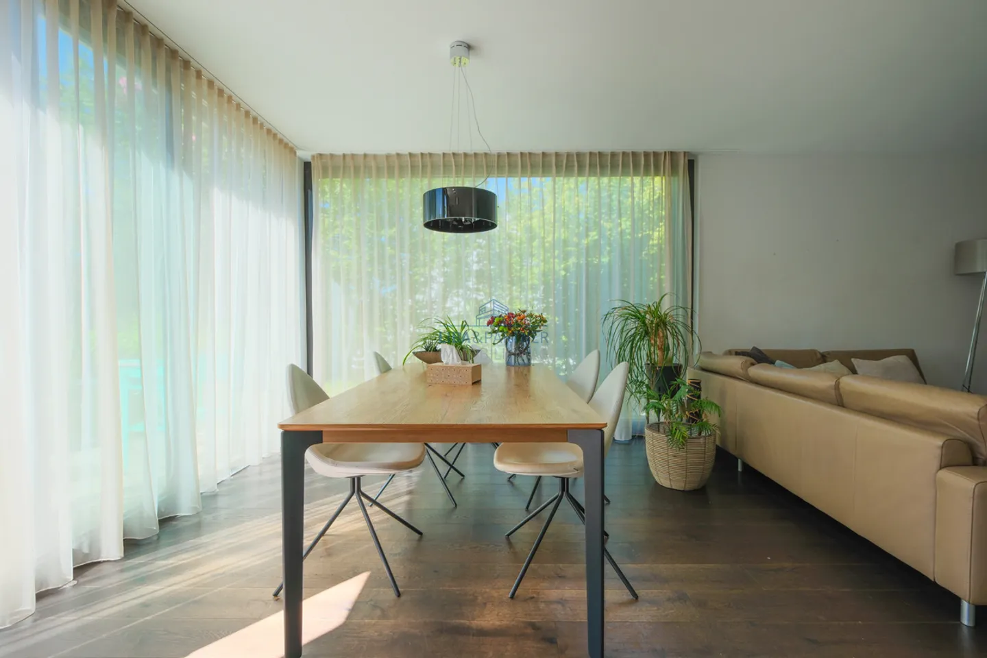 Ambiente elegante incontra l'estetica senza tempo, casa con carattere - Foto 3 di 12