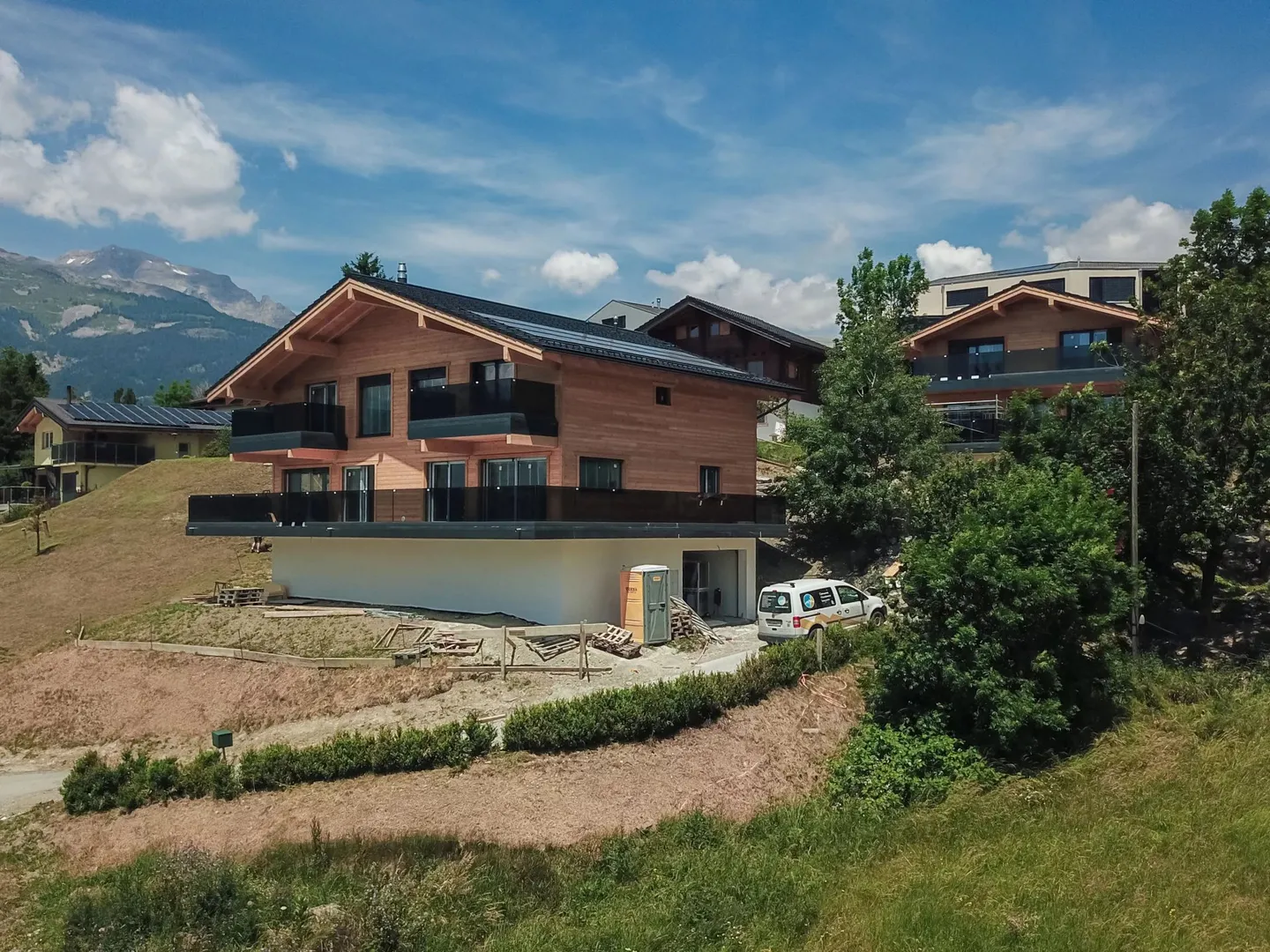 Modern 6.5-room chalet with elevator, panoramic views and high-quality furnishings in Lens / Crans-Montana - Photo 13 of 17