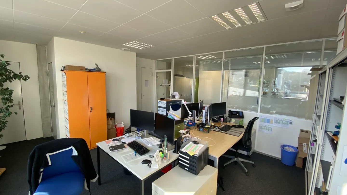 Espace Commercial Spacieux 198 m² - Photo 5 sur 26