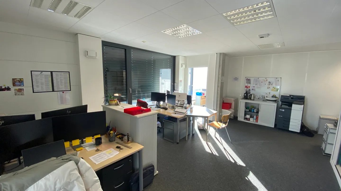 Espace Commercial Spacieux 198 m² - Photo 7 sur 26