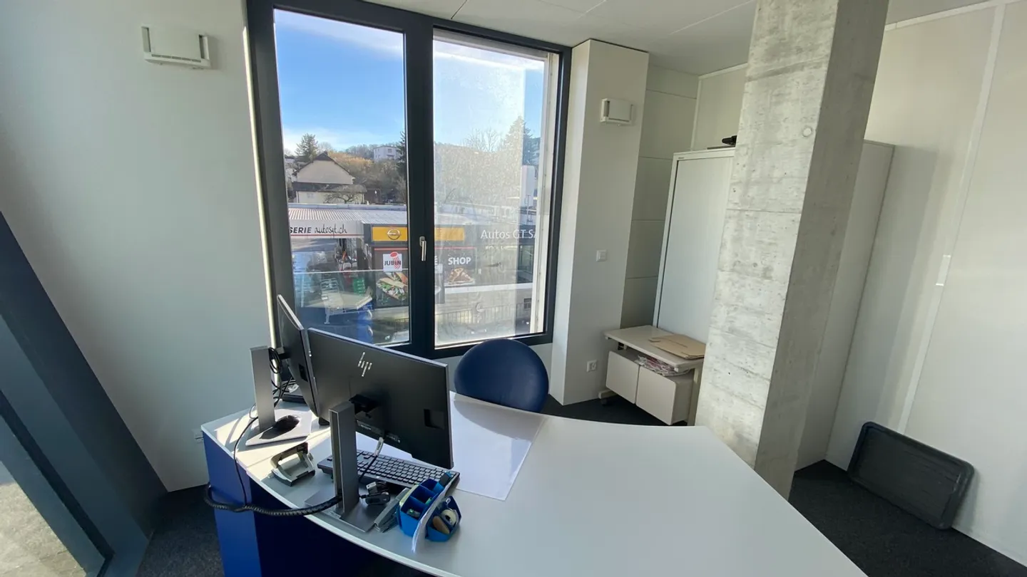 Espace Commercial Spacieux 198 m² - Photo 9 sur 26