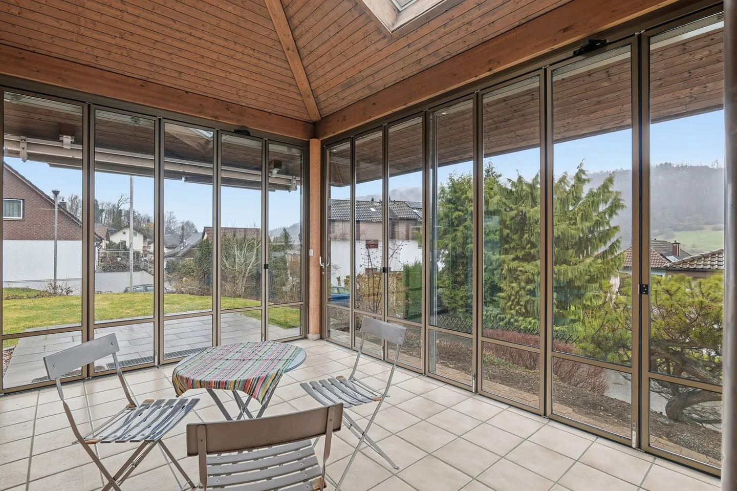 Casa unifamiliare di 5 stanze con giardino d'inverno ad Aarburg in vendita - Foto 4 di 13