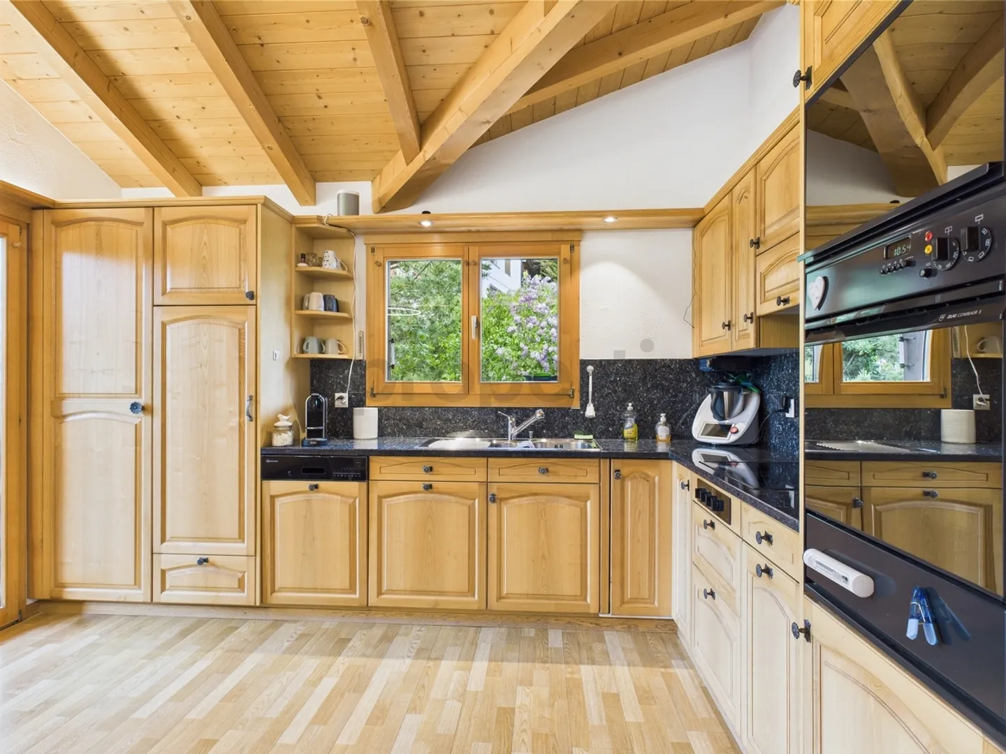 Opportunité unique à Morissen - Lumnezia / Belle maison de 2 familles avec vue magnifique sur les montagnes à vendre - Photo 5 sur 13