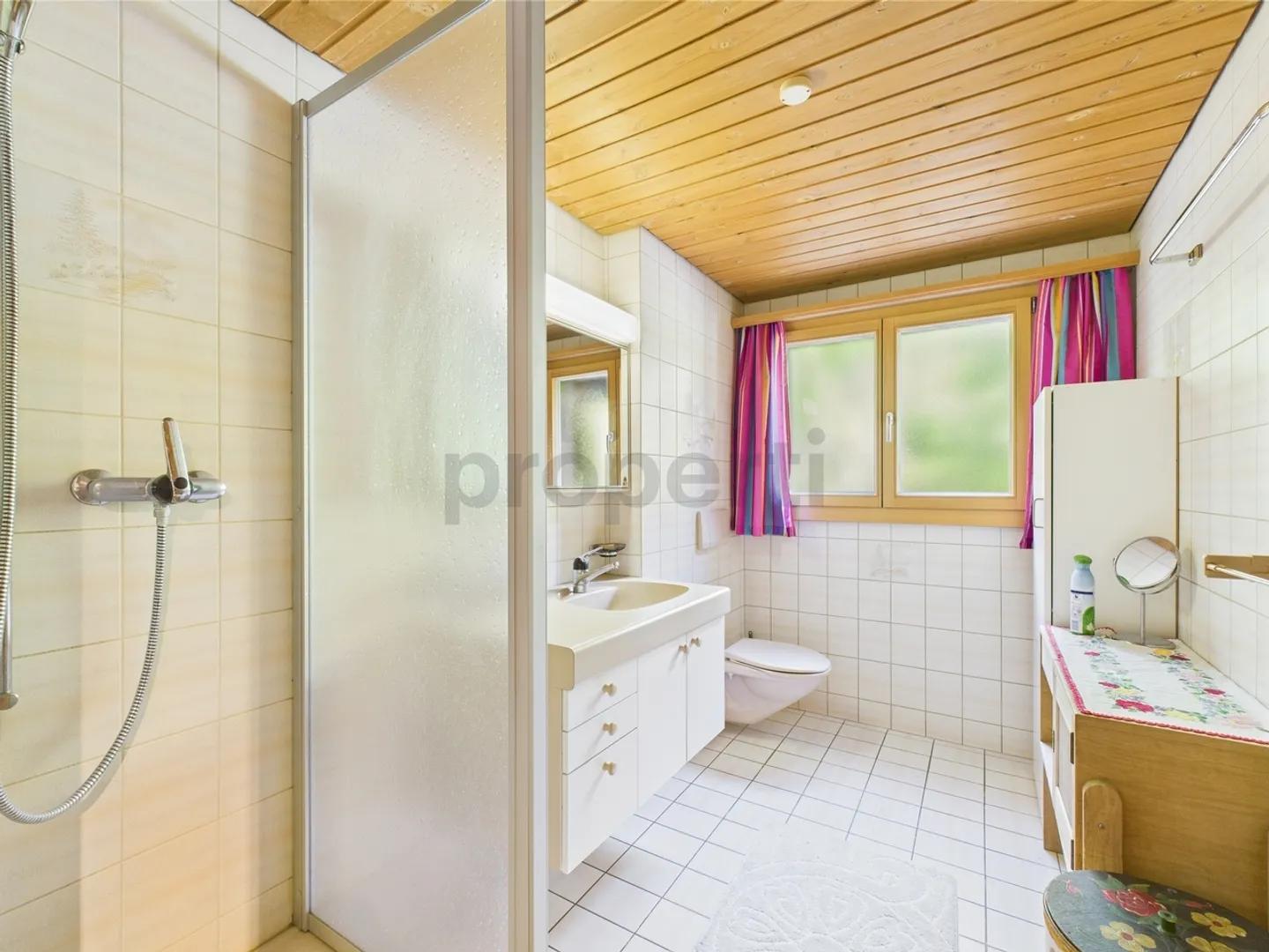 Opportunité unique à Morissen - Lumnezia / Belle maison de 2 familles avec vue magnifique sur les montagnes à vendre - Photo 9 sur 13