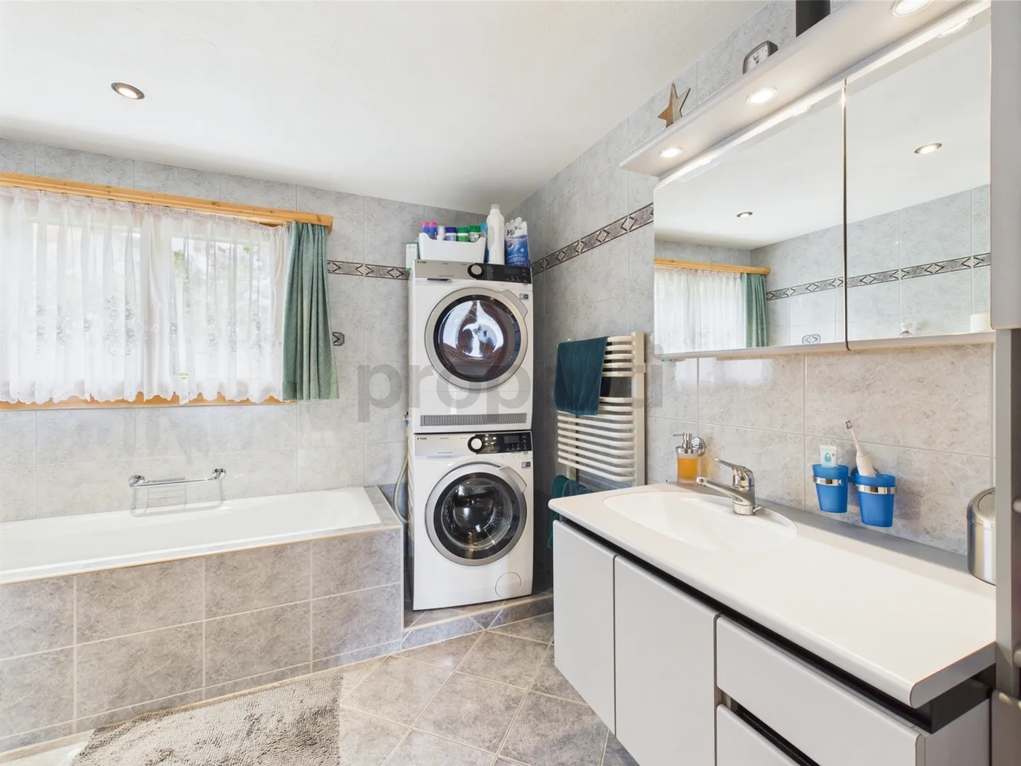 Opportunité unique à Morissen - Lumnezia / Belle maison de 2 familles avec vue magnifique sur les montagnes à vendre - Photo 10 sur 13