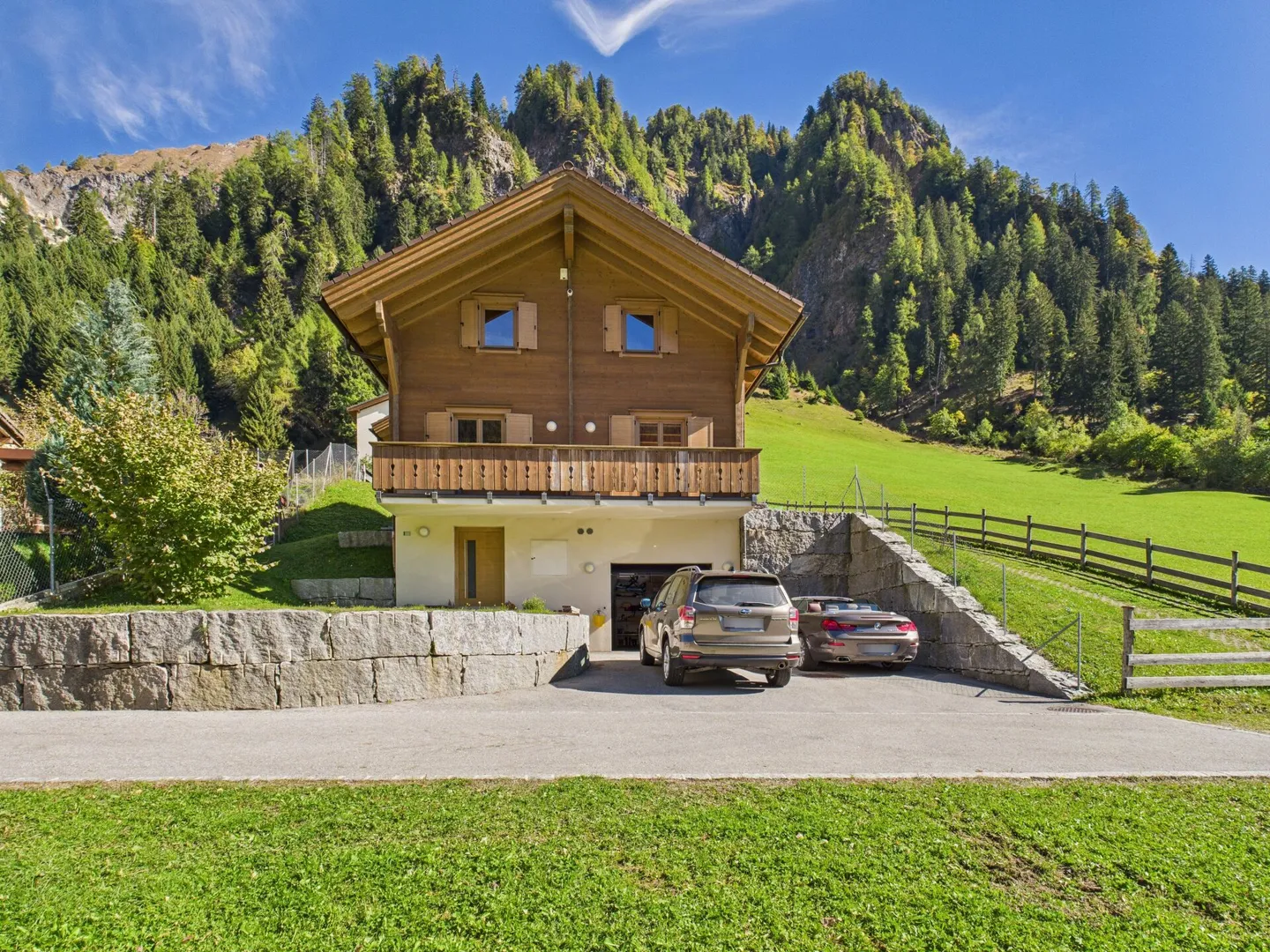 Wunderschönes Chalet mit unverbauter Aussicht auf die Berge - Foto 2 von 16