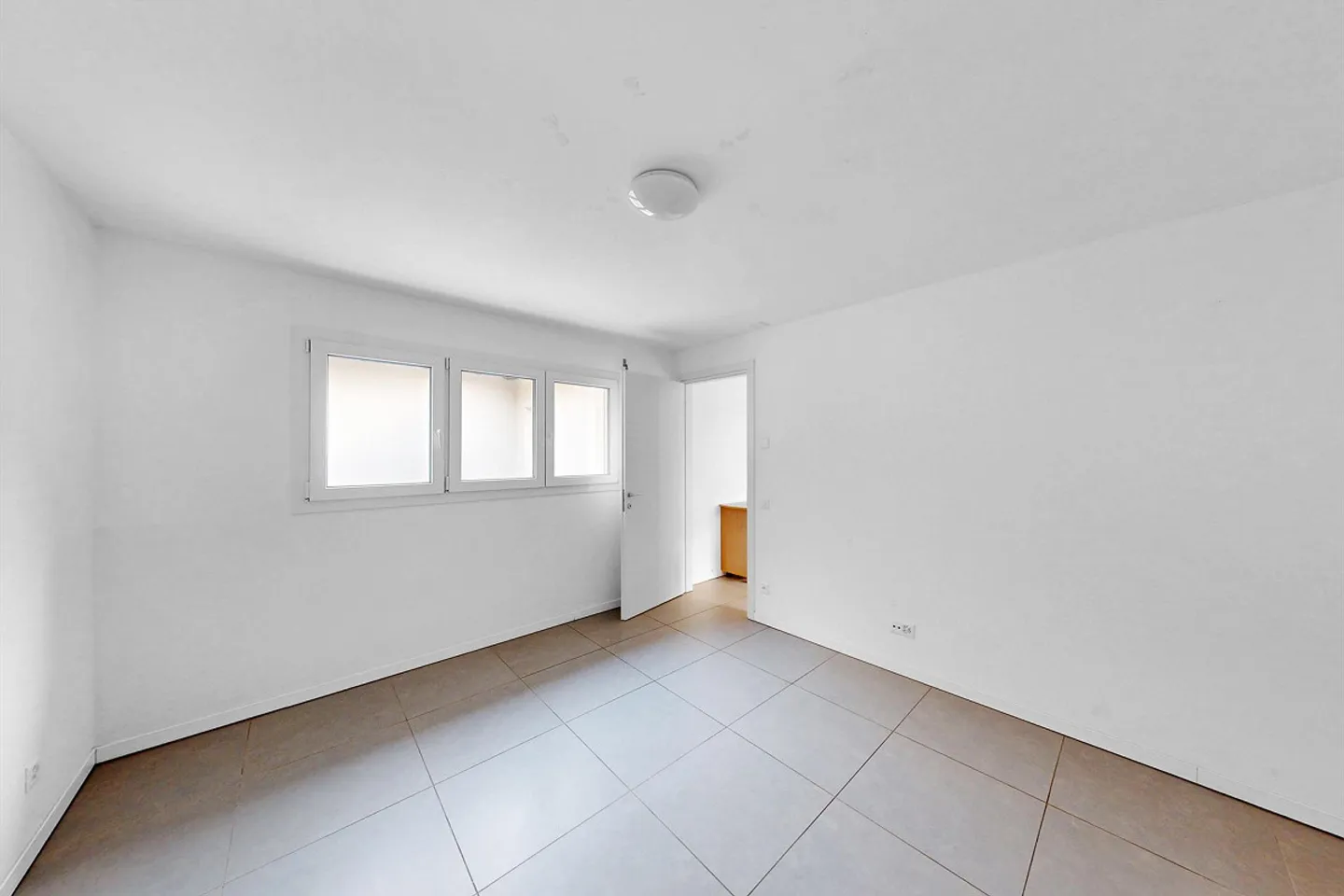 Apartment for rent - Photo 5 of 8