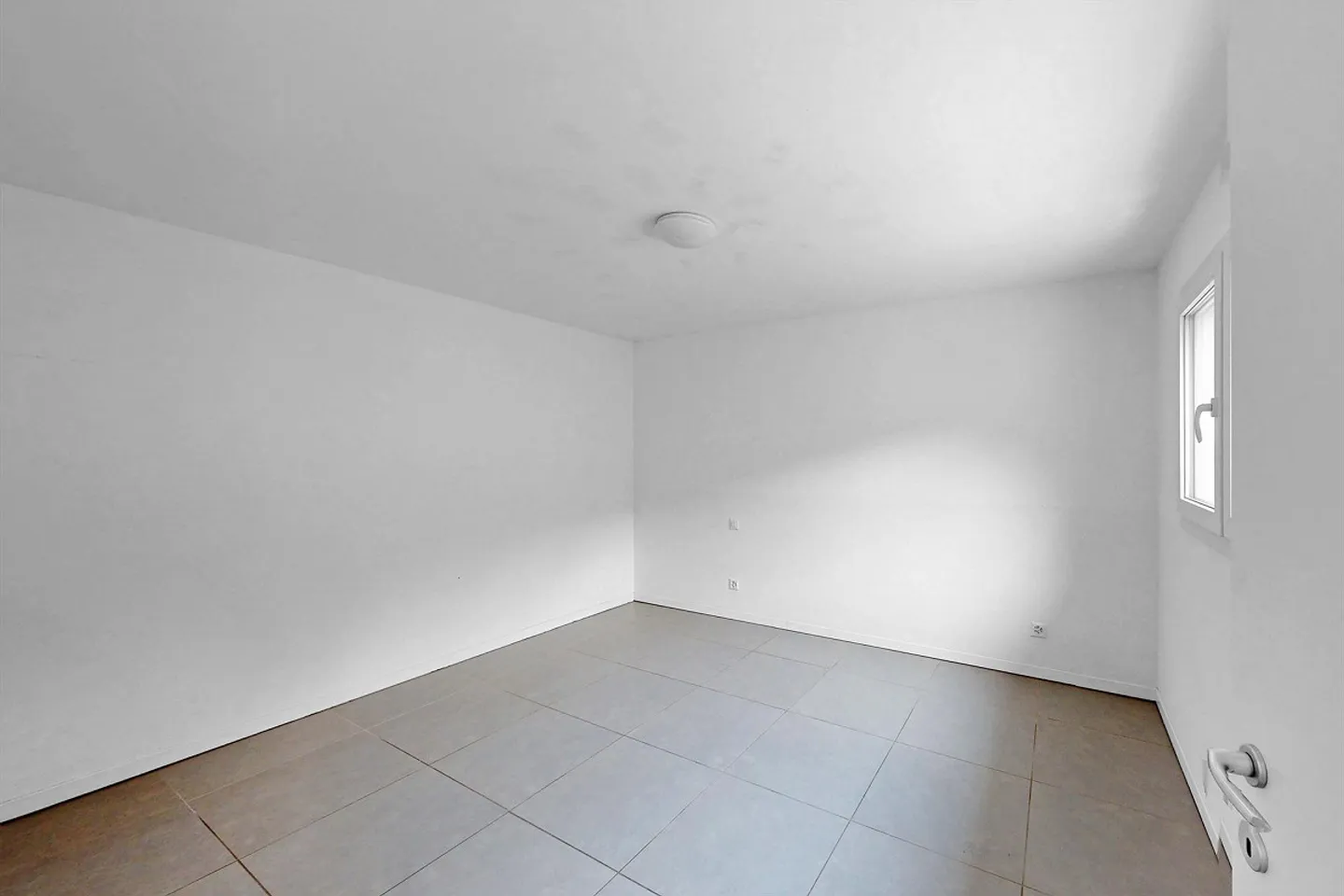 Apartment for rent - Photo 6 of 8