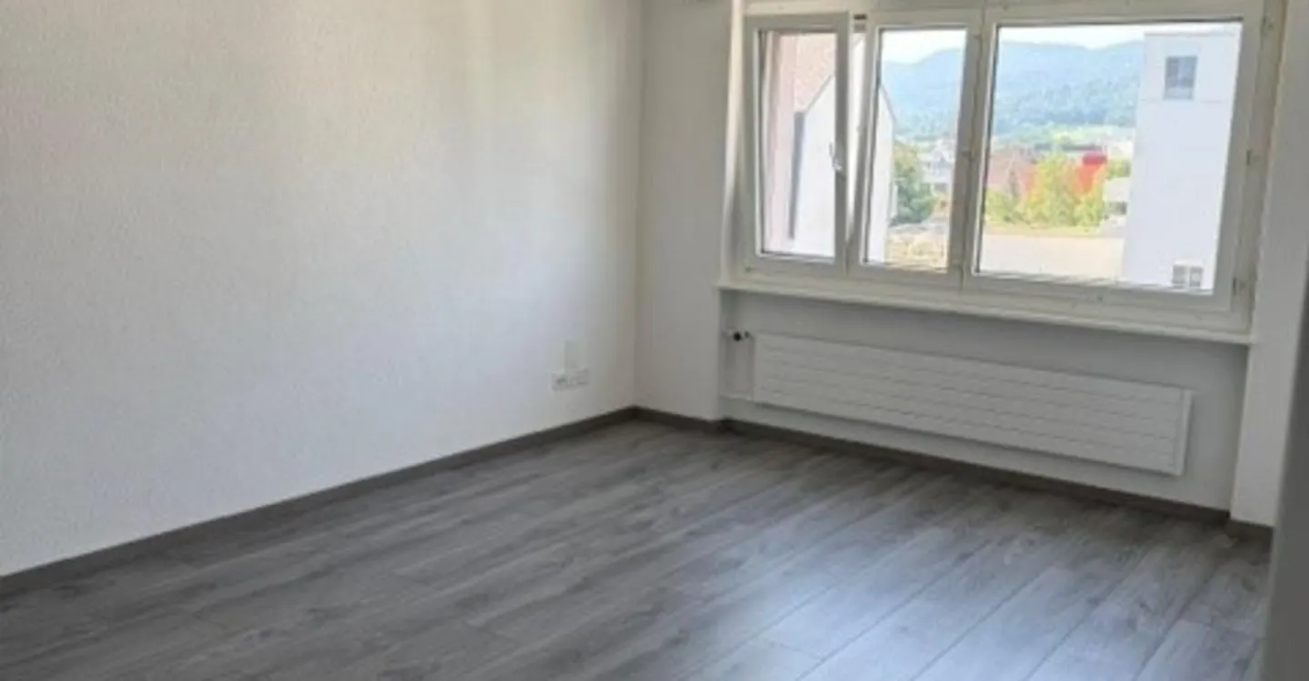 Central location - renovated bathroom - balcony - Photo 6 of 7