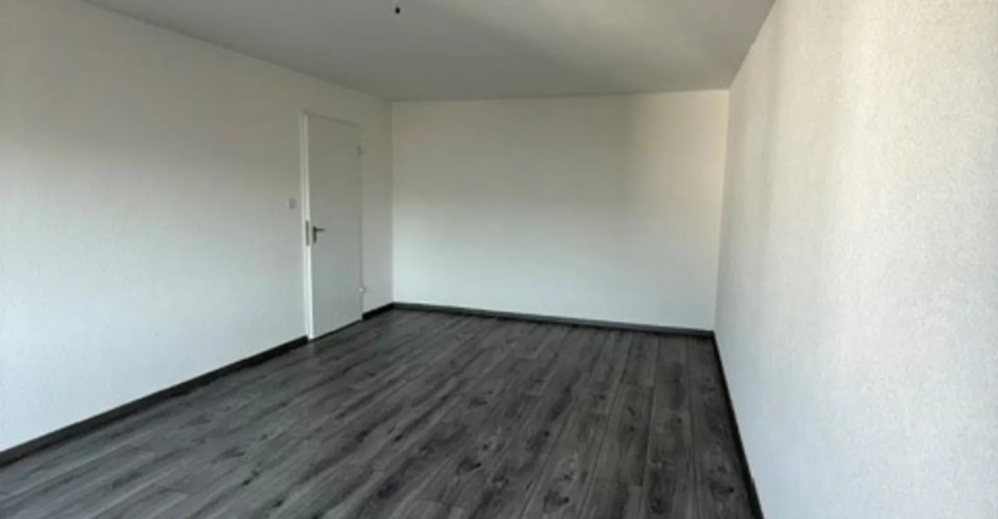 Central location - renovated bathroom - balcony - Photo 7 of 7