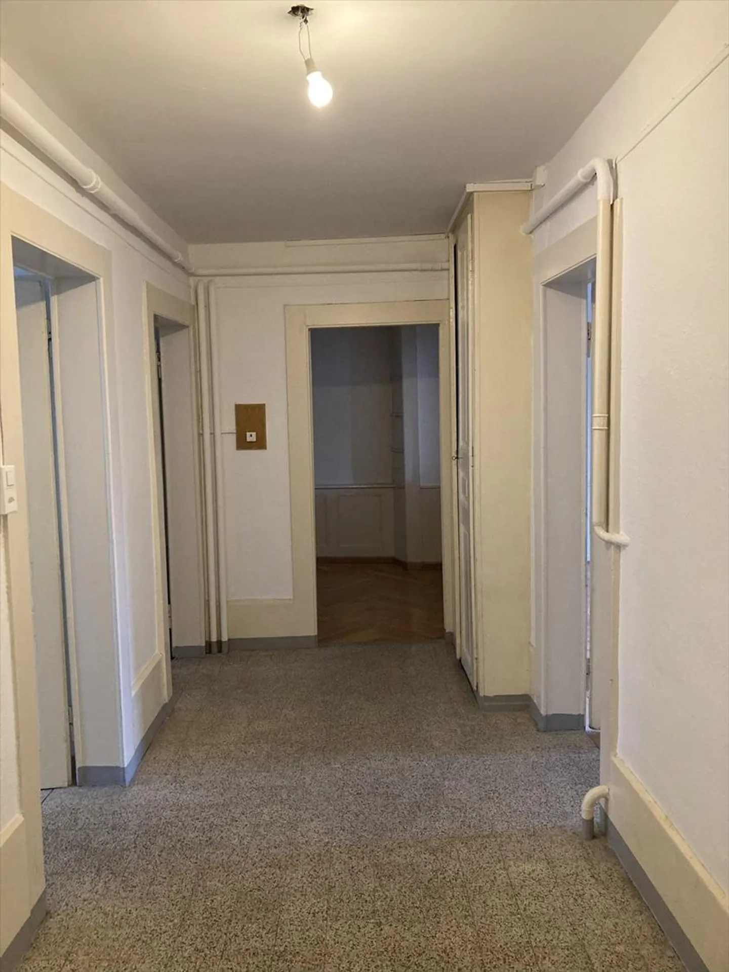 Appartement 3,5 pièces à louer au centre-ville - Photo 2 sur 7