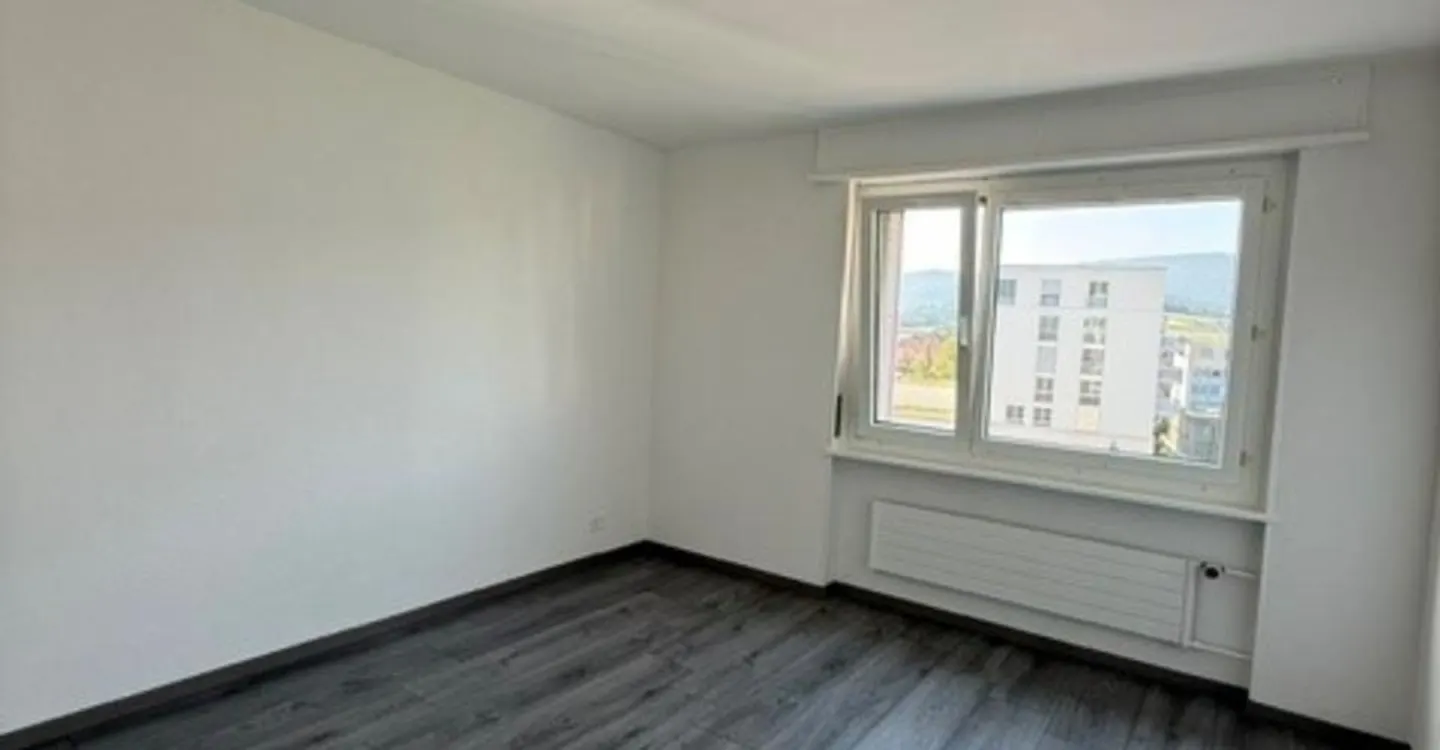 Central location - renovated bathroom - balcony - Photo 5 of 7