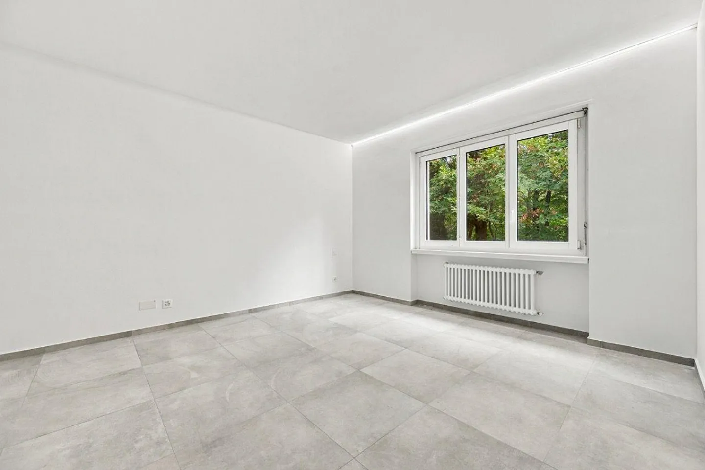 Renovated apartment in residence with swimming pool - Photo 8 of 12