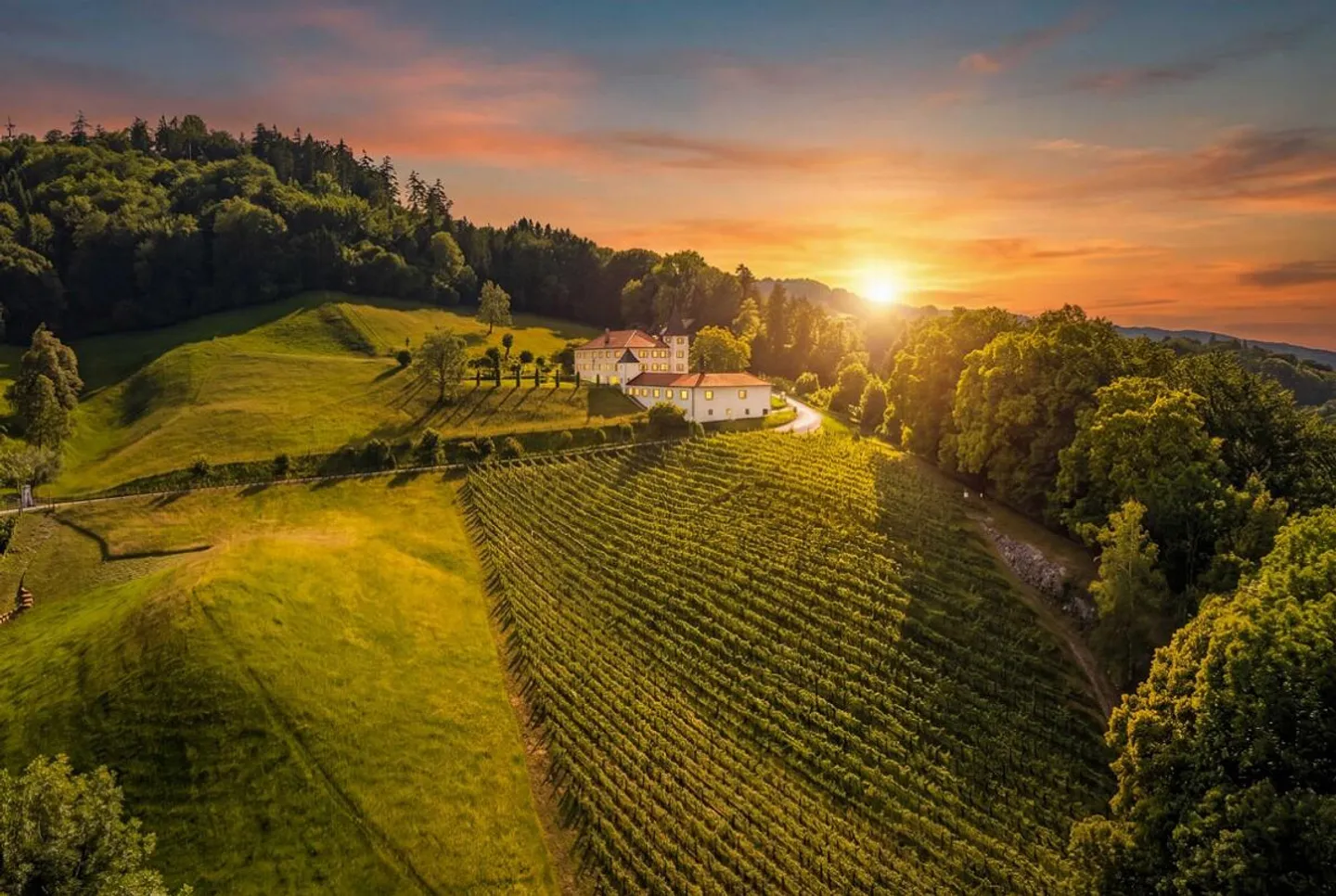 Tenuta di campagna con storia e vista lago - Foto 3 di 3