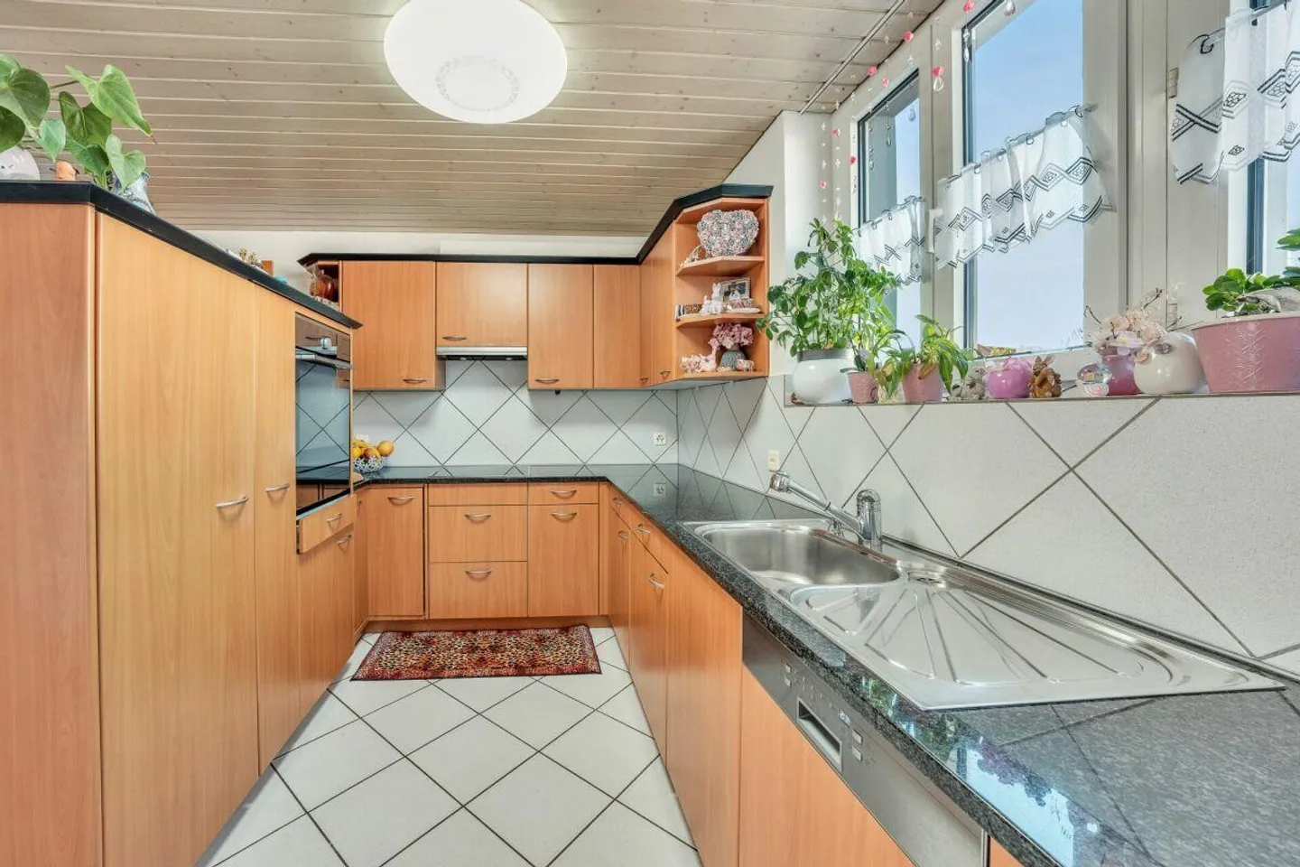 Double Family House - Photo 4 of 10