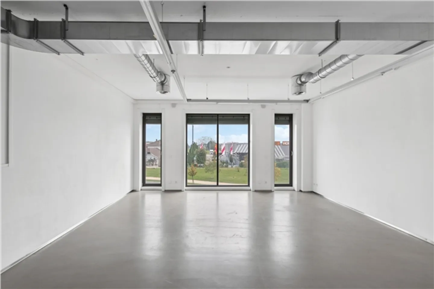 Discover your new office at the iLife Center in Etoy! - Photo 1 of 2