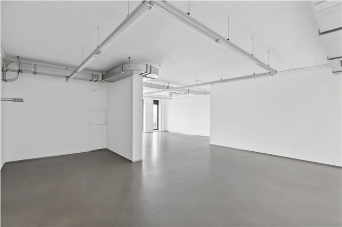 Discover your new office at the iLife Center in Etoy! - Photo 2 of 2