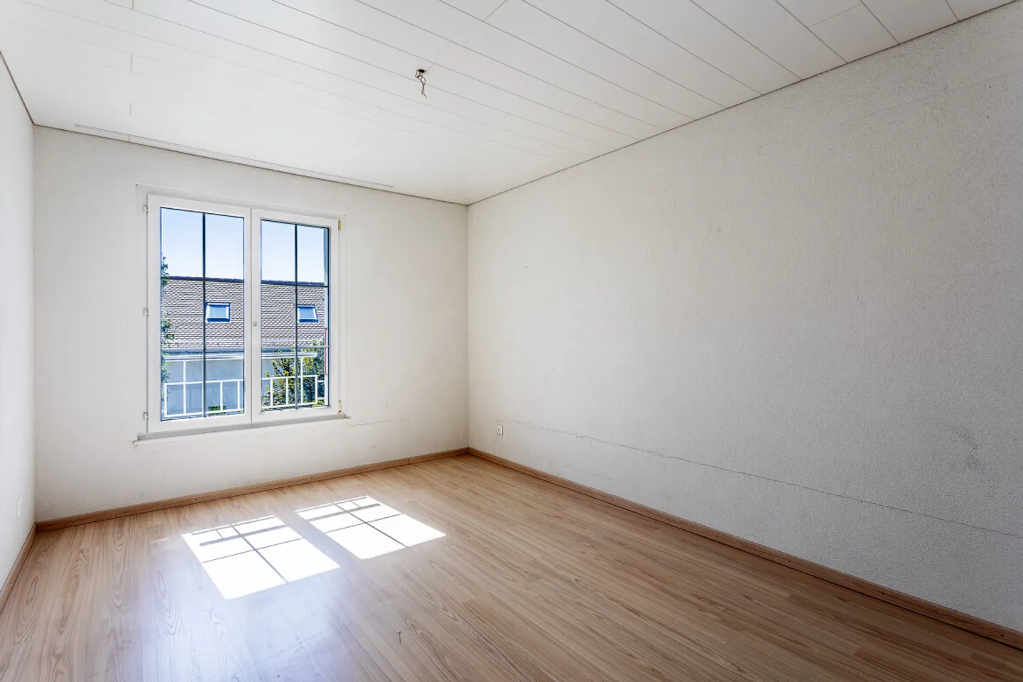 VILLA 5.5 ROOMS IN CHAVORNAY AVAILABLE IMMEDIATELY! - Photo 8 of 13