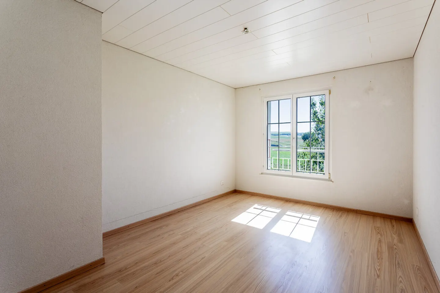 VILLA 5.5 ROOMS IN CHAVORNAY AVAILABLE IMMEDIATELY! - Photo 10 of 13
