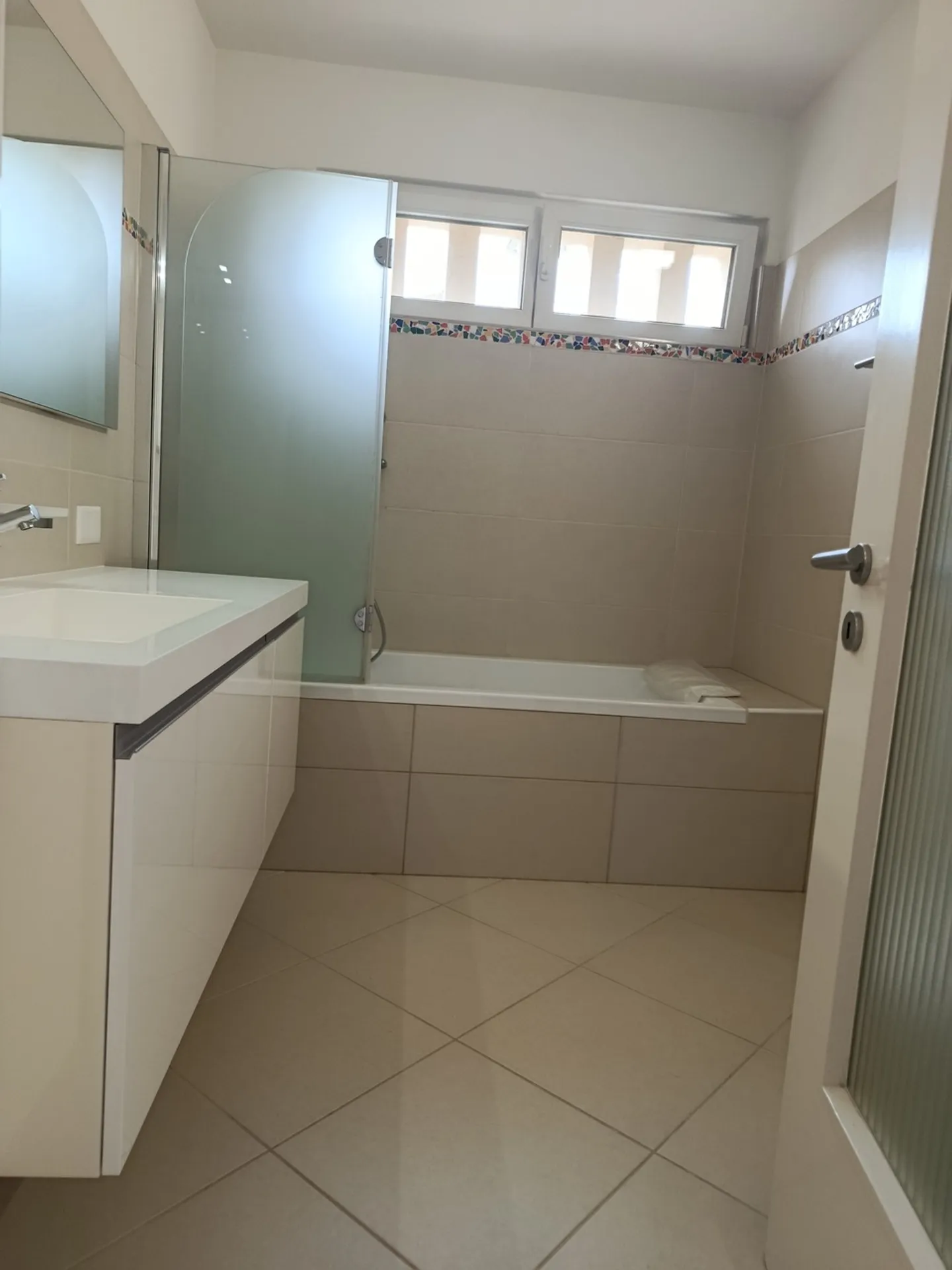 MURALTO - Wir vermieten geräumige 4½ Zimmer mit Seeblick - Foto 24 von 28