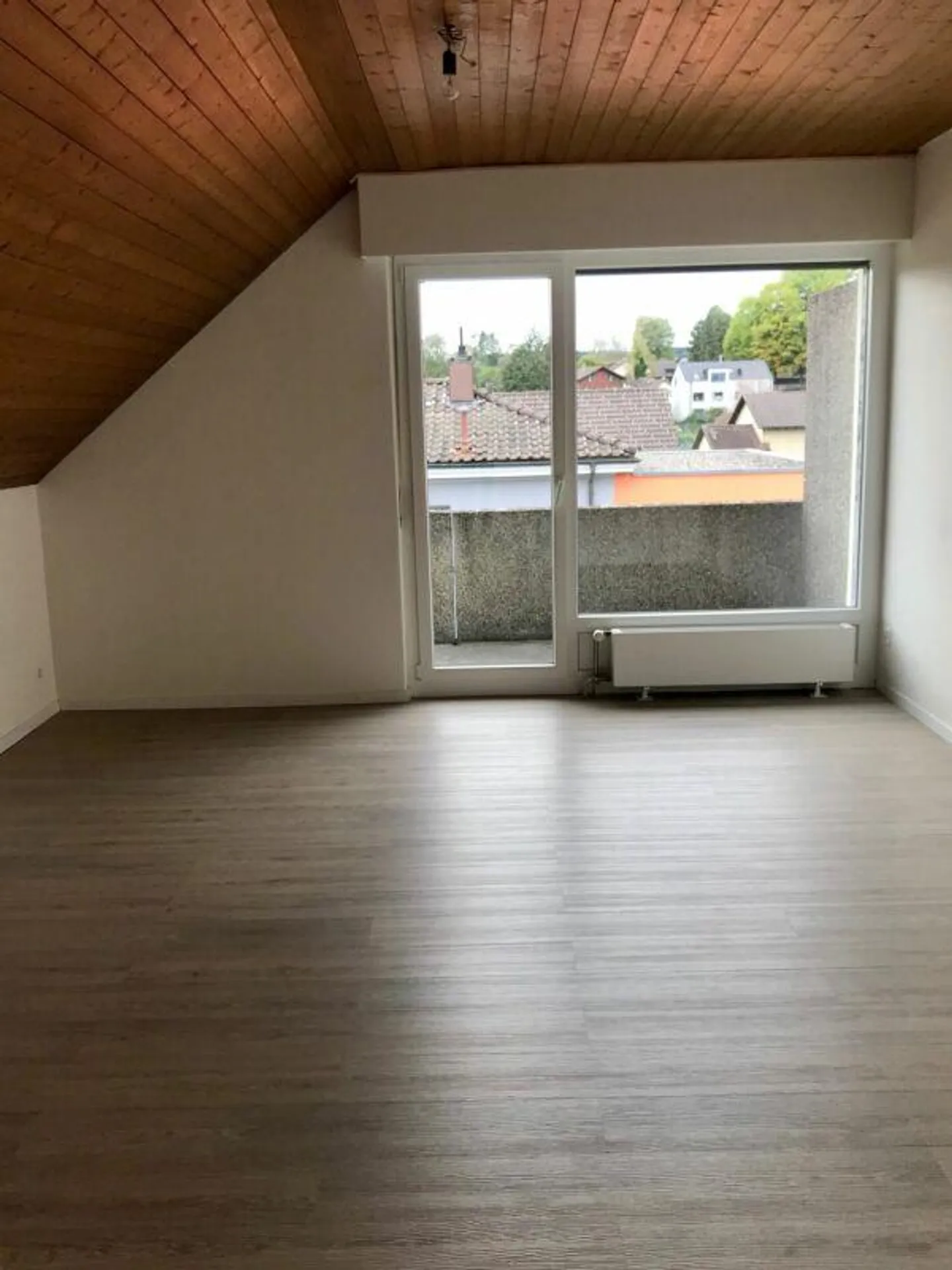 Charmante appartement de toit 1.5 pièces pour un séjour agréable - Photo 5 sur 9