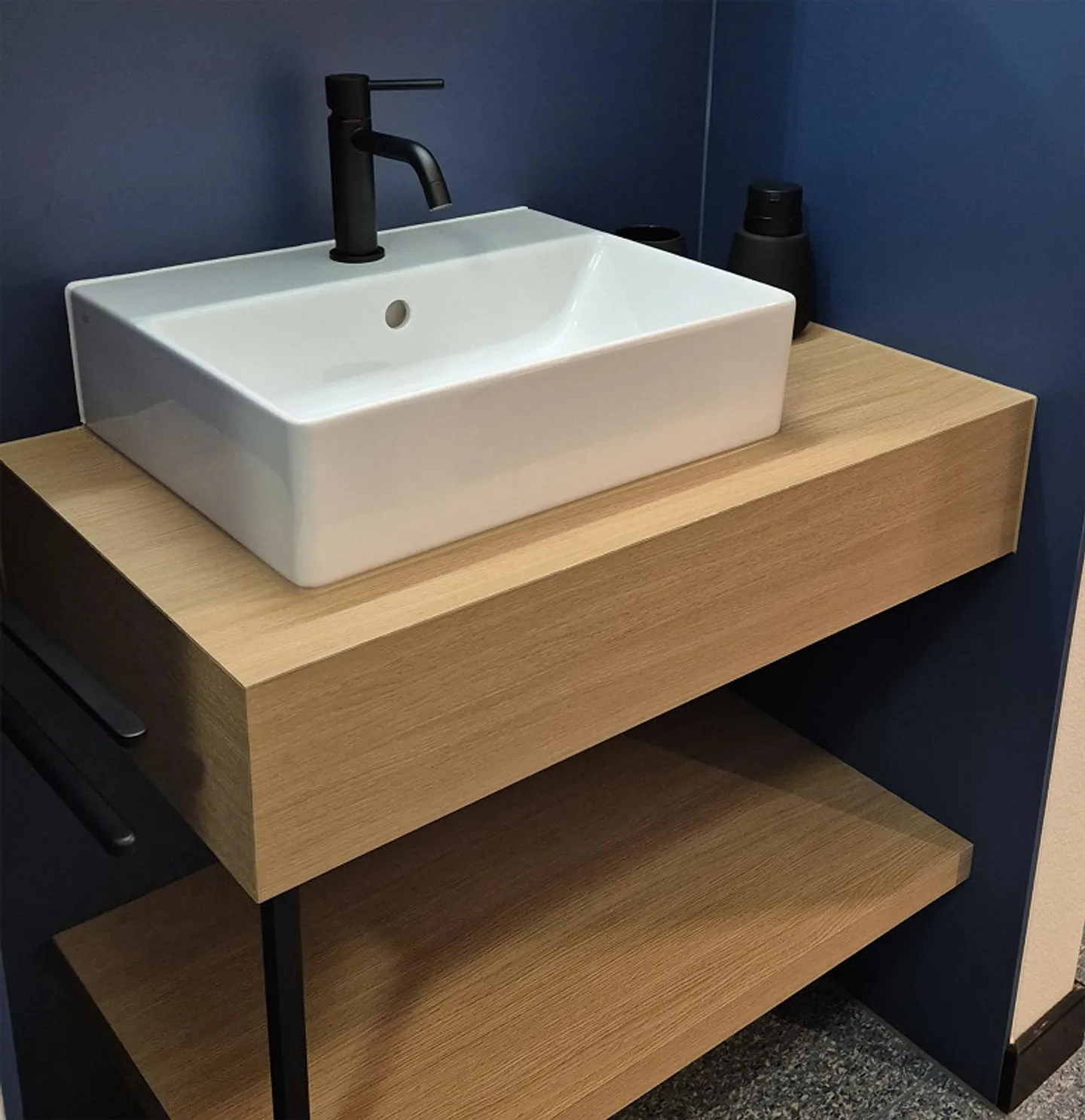 möbliertes Zimmer mit Lavabo für CHF 890.00 inkl. NK - Foto 2 von 5