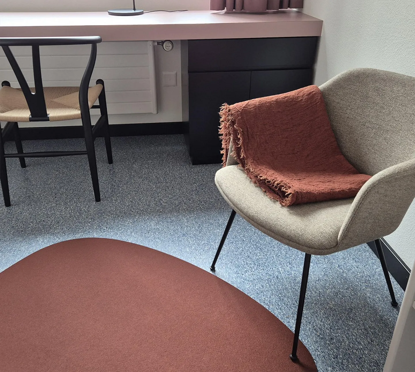 möbliertes Zimmer mit Lavabo für CHF 890.00 inkl. NK - Foto 3 von 5