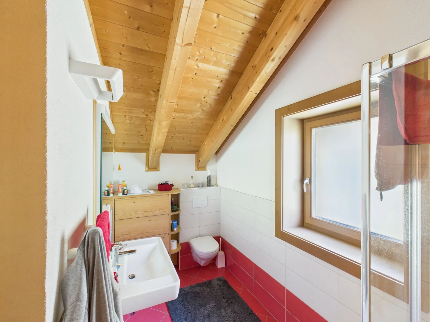 Wunderschönes Chalet mit unverbauter Aussicht auf die Berge - Foto 9 von 16
