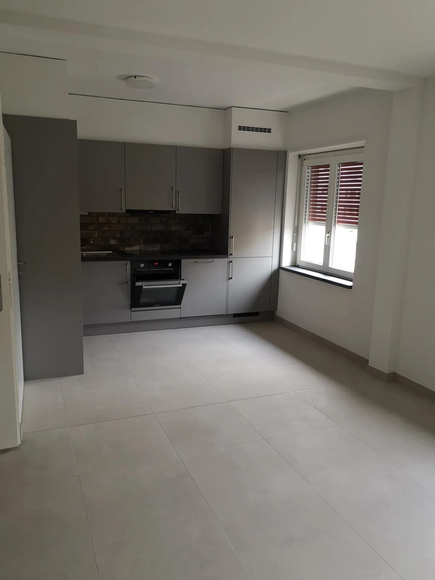 Charming 3-Room Apartment - Photo 2 of 9