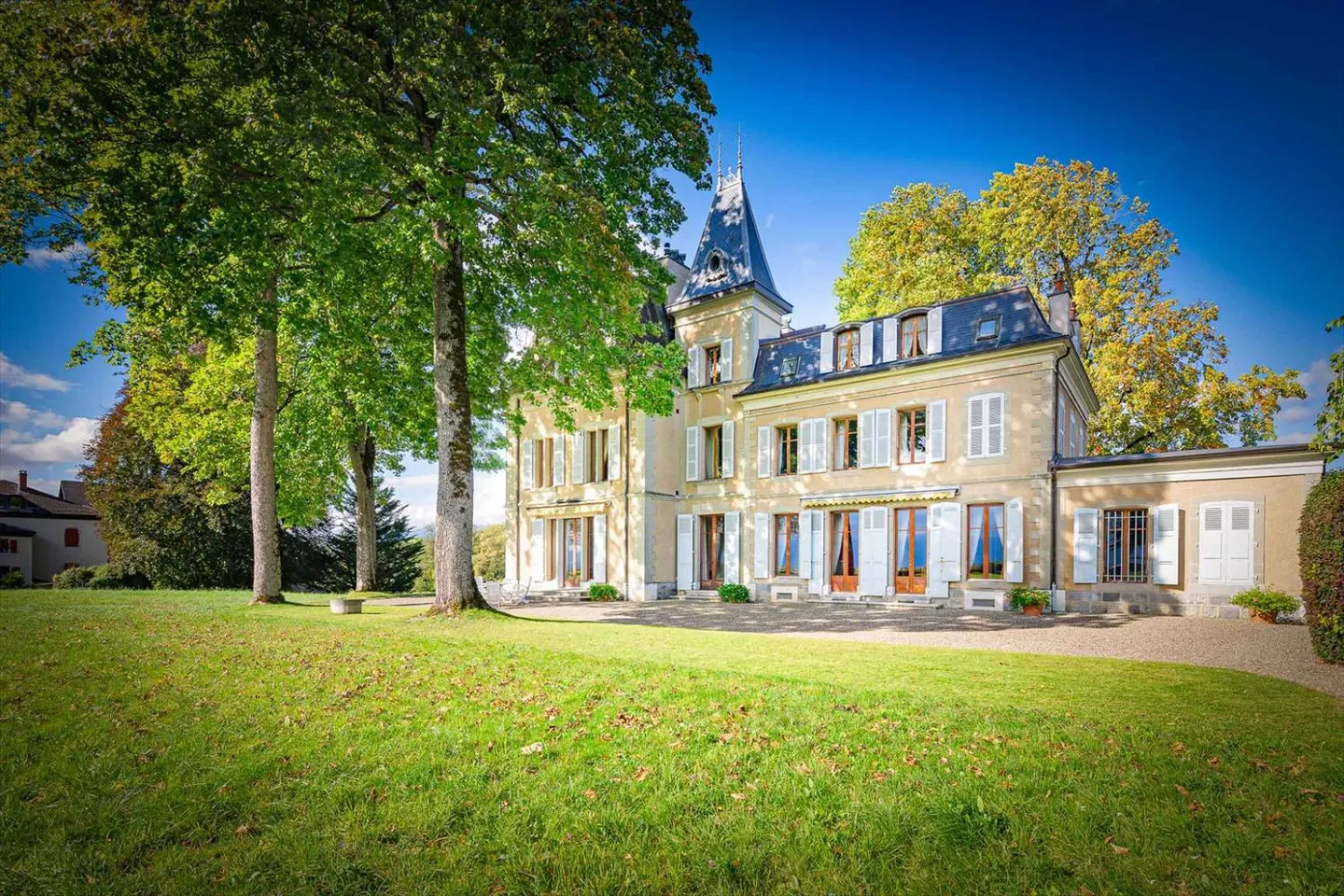 Schloss aus dem 19. Jahrhundert - Eleganz und atemberaubender Blick - Foto 1 von 10