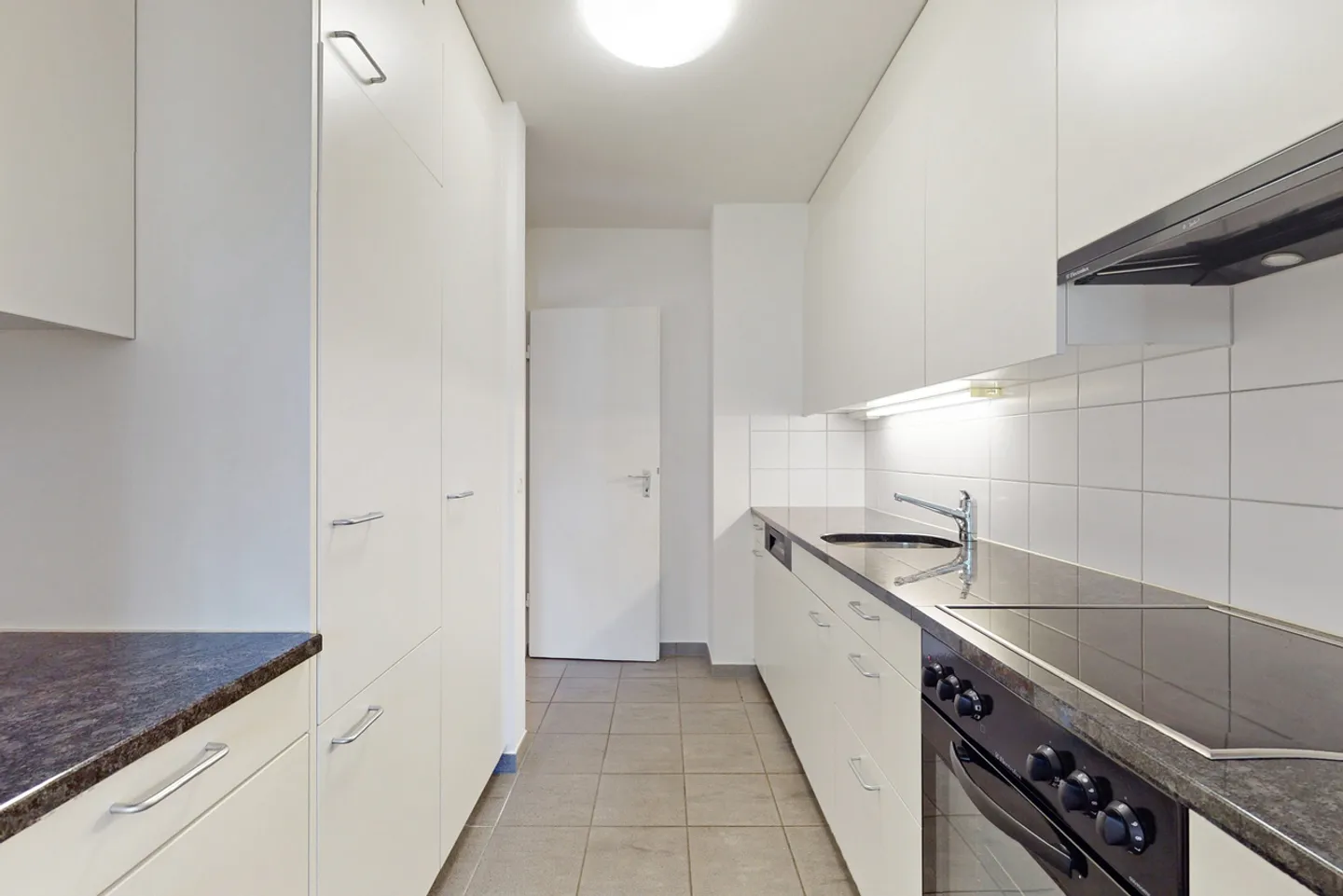 Helle Wohnung mit moderner Küche - Foto 2 von 10