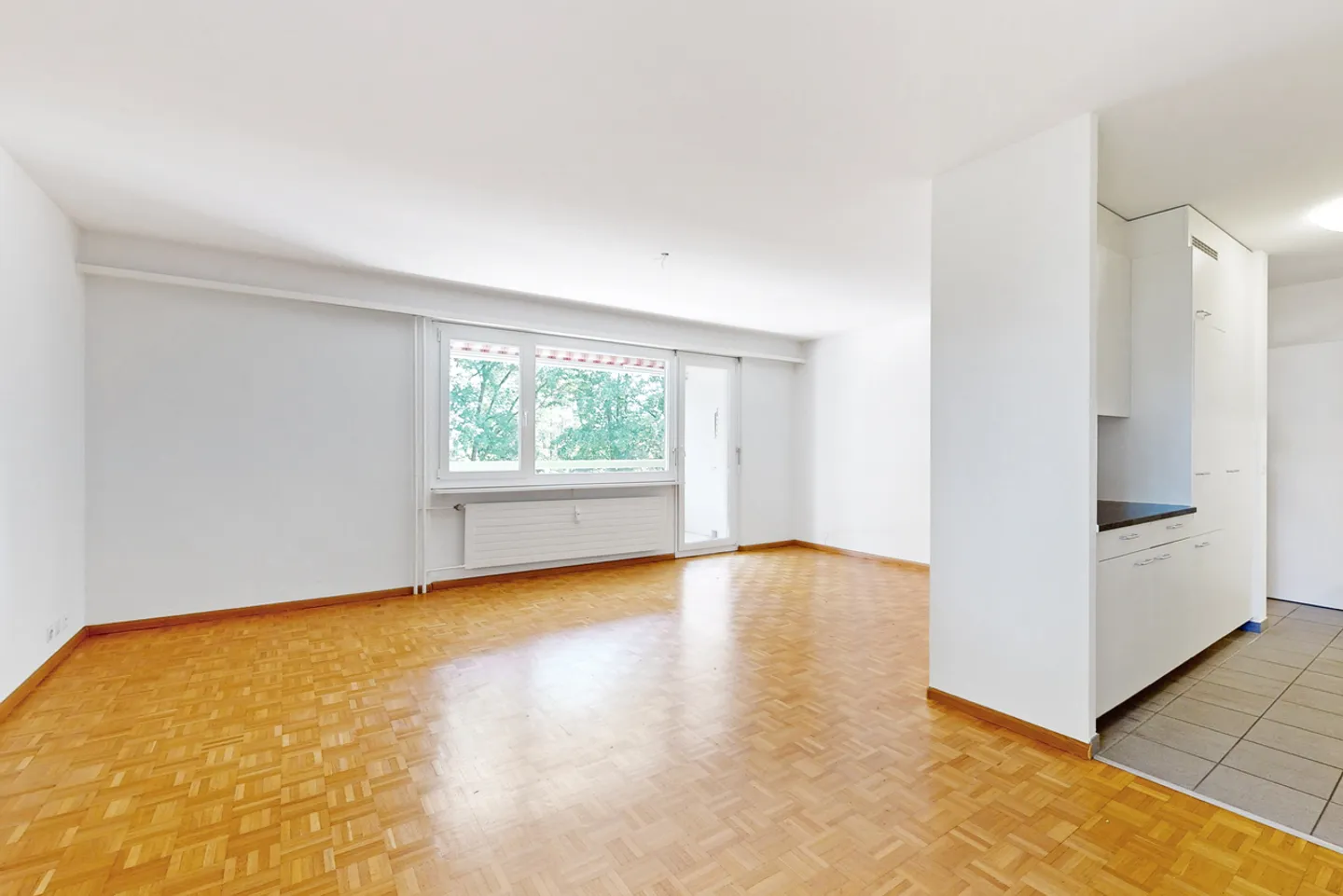 Helle Wohnung mit moderner Küche - Foto 4 von 10