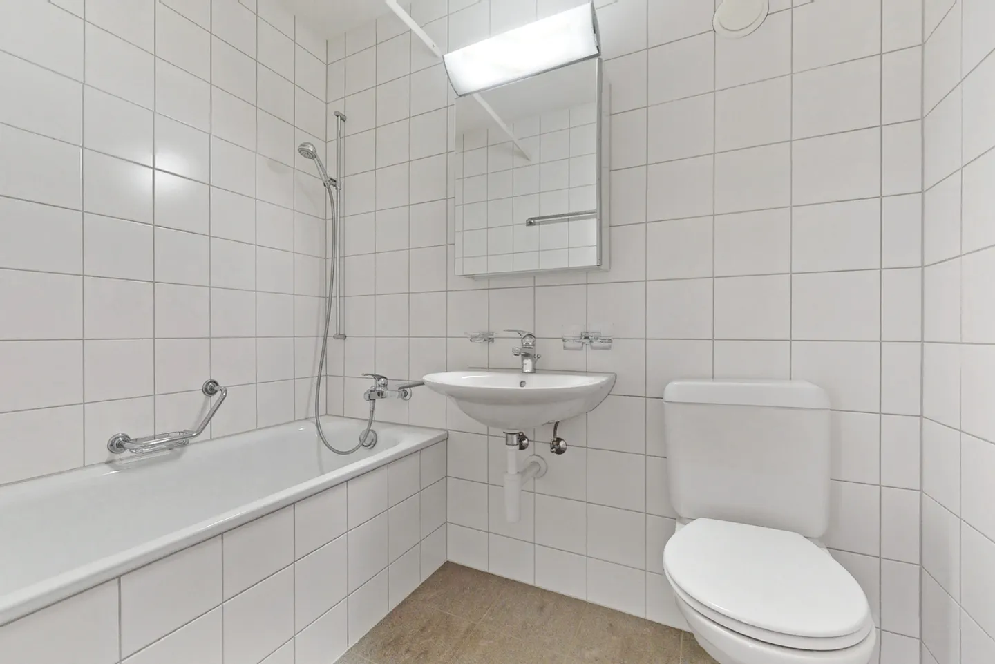 Helle Wohnung mit moderner Küche - Foto 10 von 10