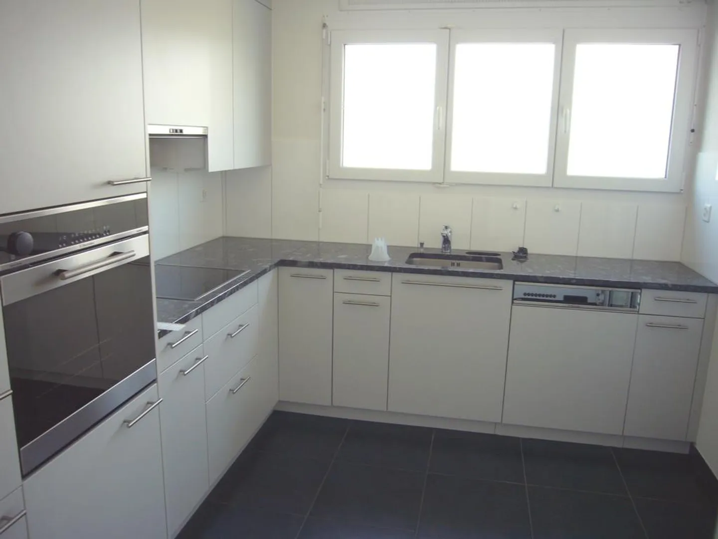 Appartamento di 4,5 stanze al piano terra in uno sviluppo adatto alle famiglie - Foto 3 di 7