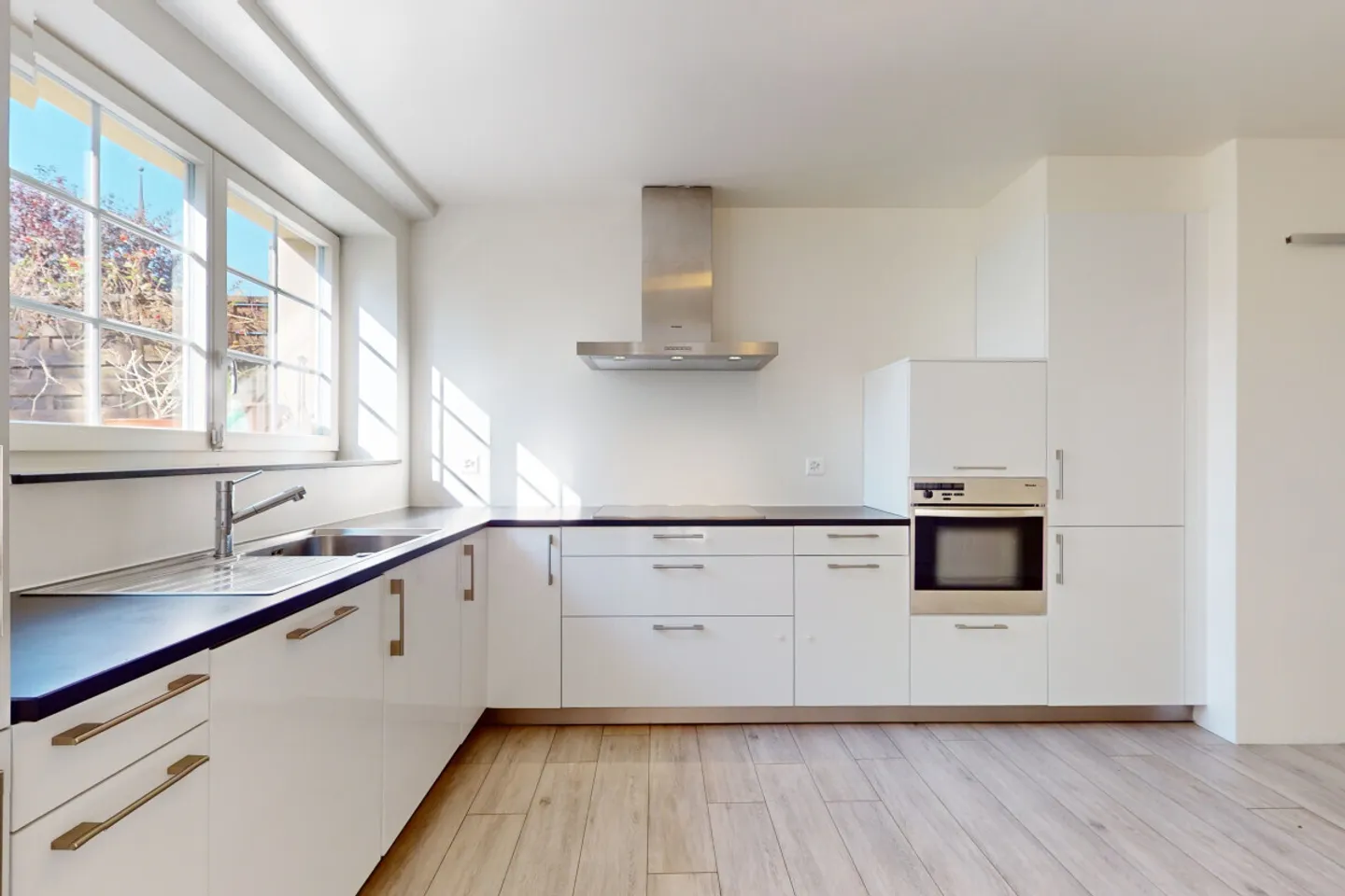 Duplex with garden, huge cellar and 2 covered parking spaces - Photo 3 of 9