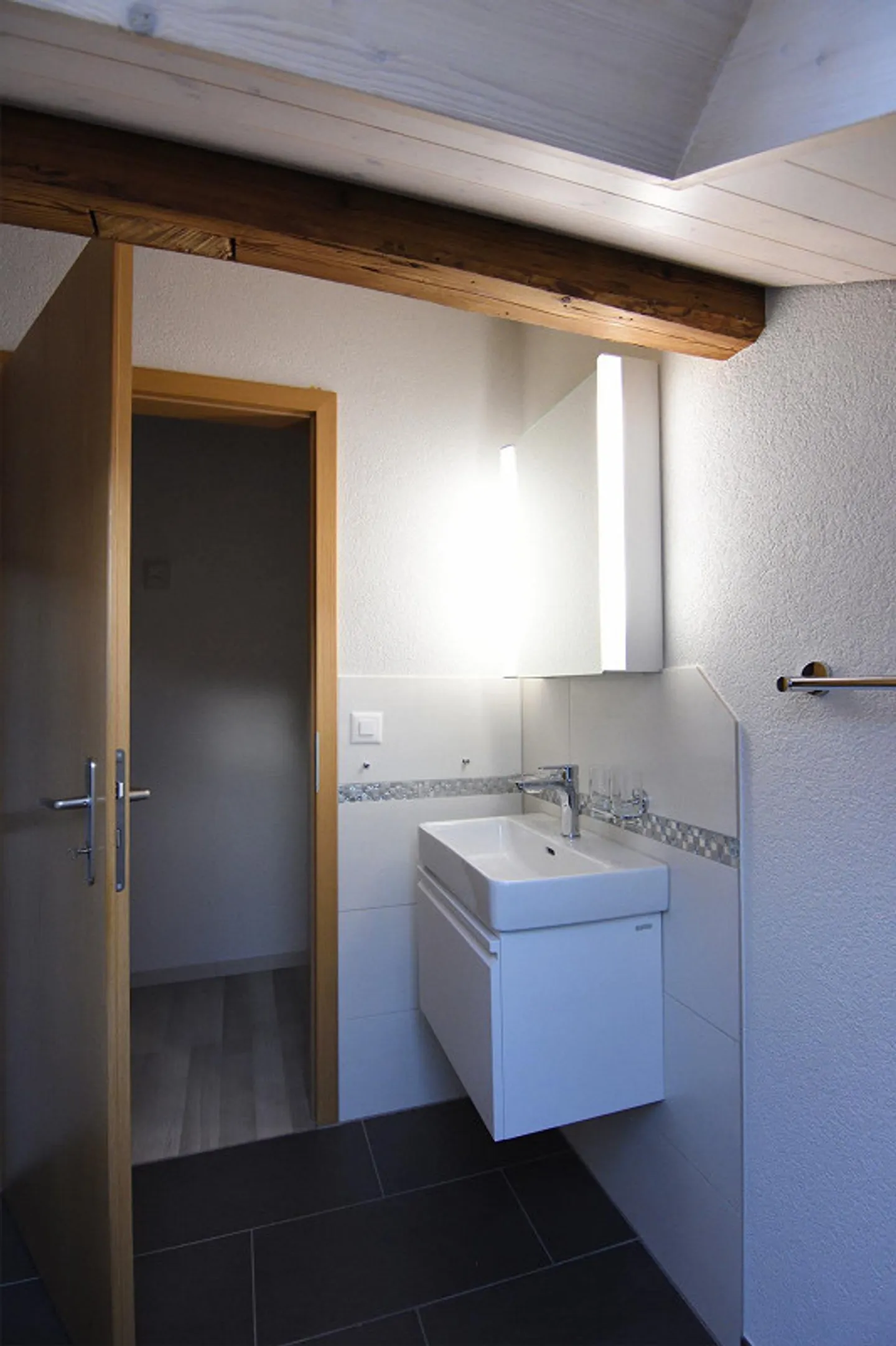 Schöne 3.5 Zimmer Wohnung in Holzhaus - Foto 8 di 14