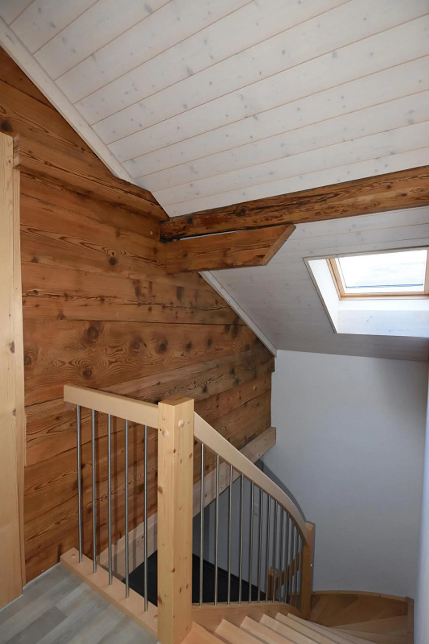 Schöne 3.5 Zimmer Wohnung in Holzhaus - Foto 6 di 14