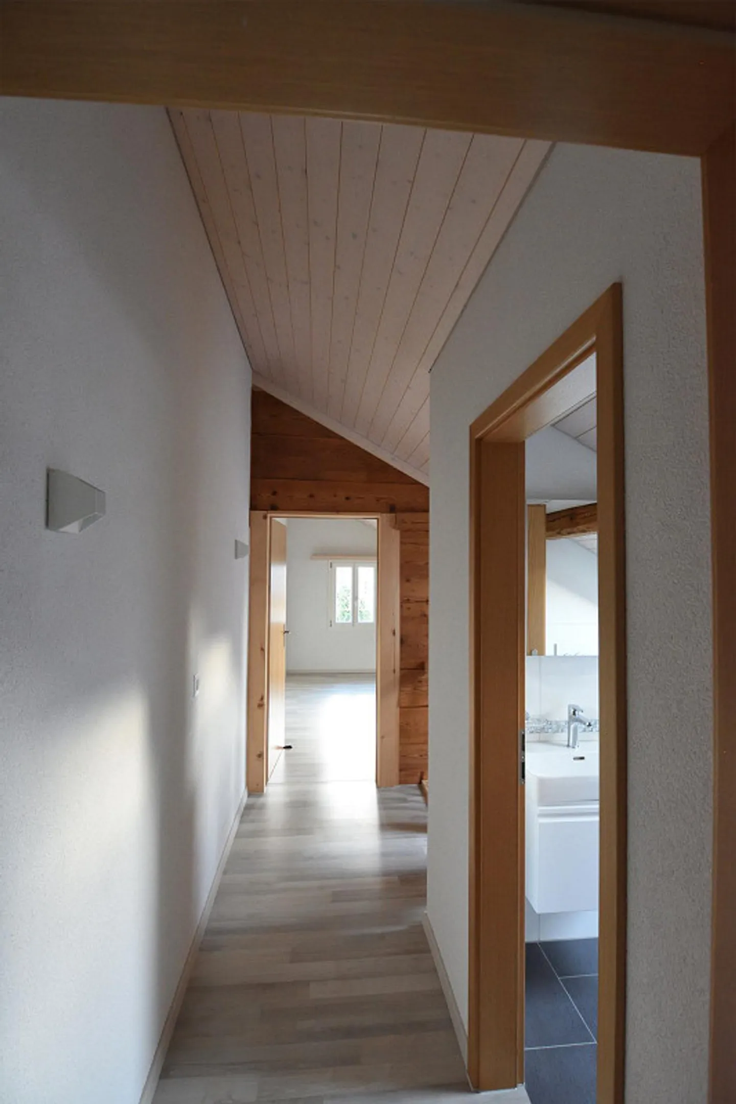 Schöne 3.5 Zimmer Wohnung in Holzhaus - Foto 10 di 14