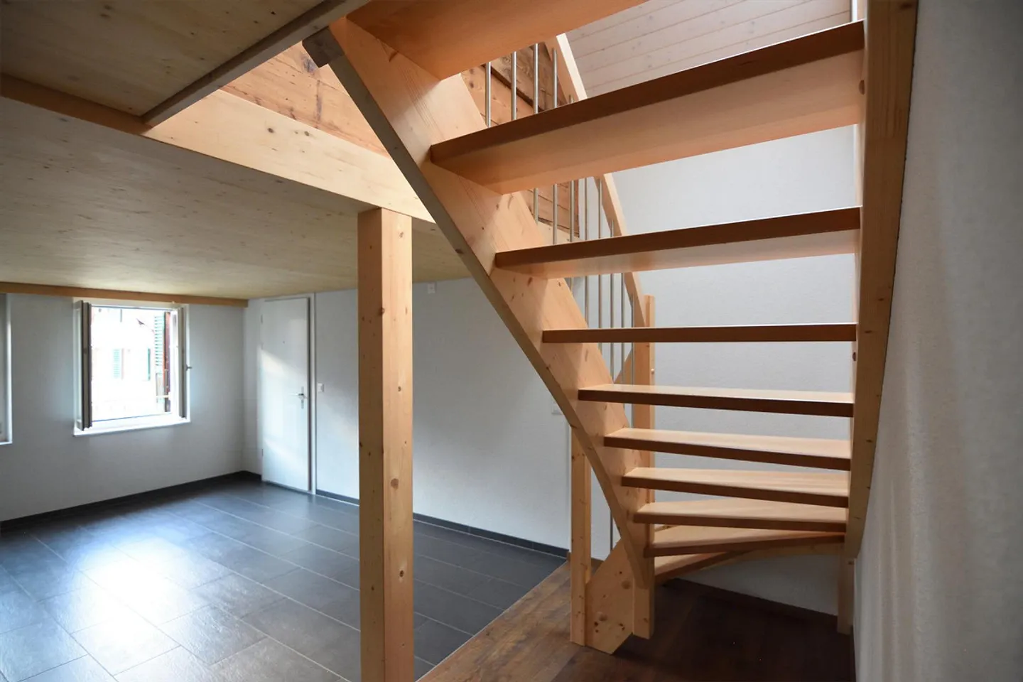 Schöne 3.5 Zimmer Wohnung in Holzhaus - Foto 12 di 14