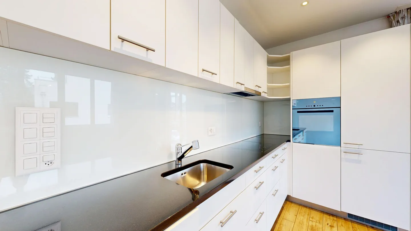 Modern 2.5-room apartment with winter garden and carport - Photo 3 of 9