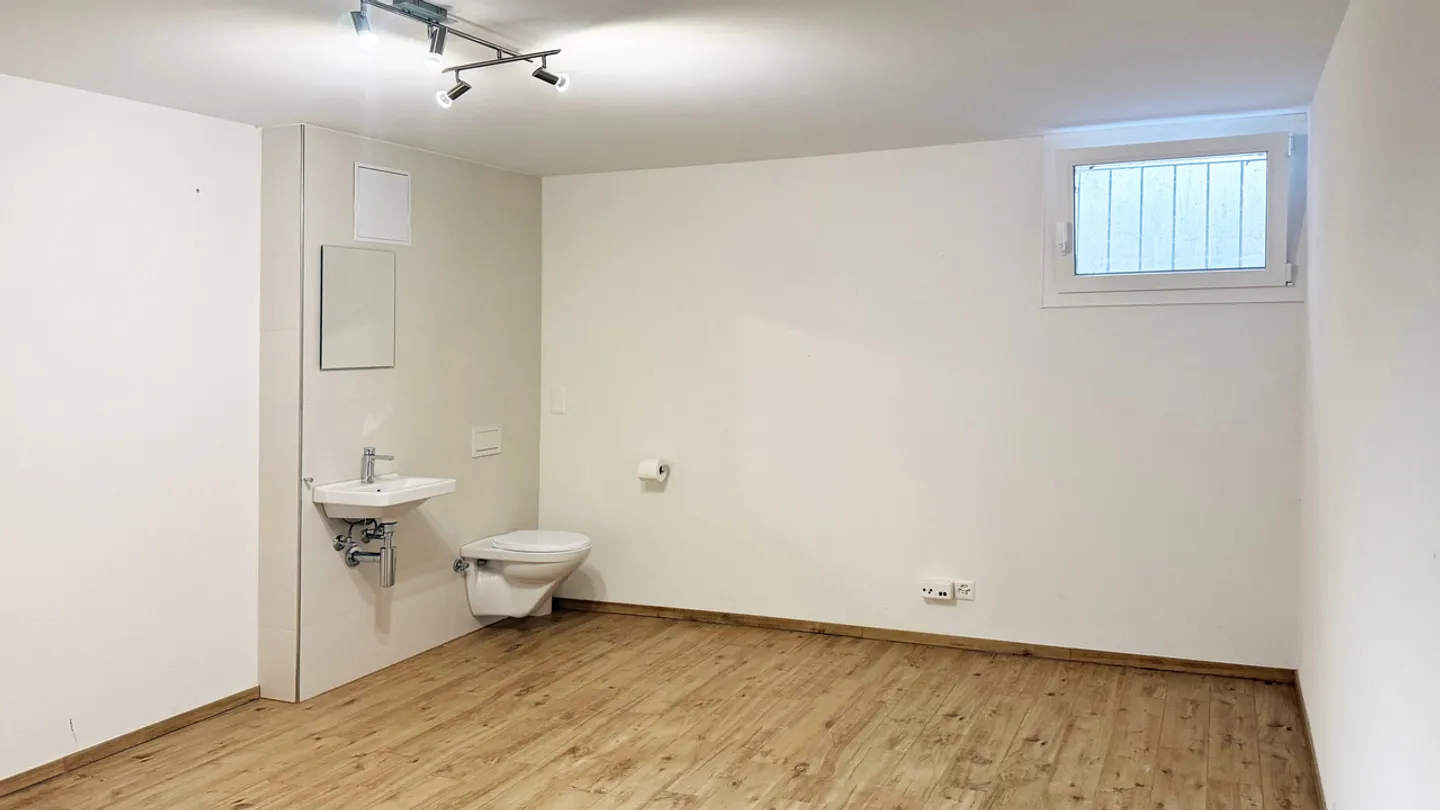 Modern 2.5-room apartment with winter garden and carport - Photo 8 of 9