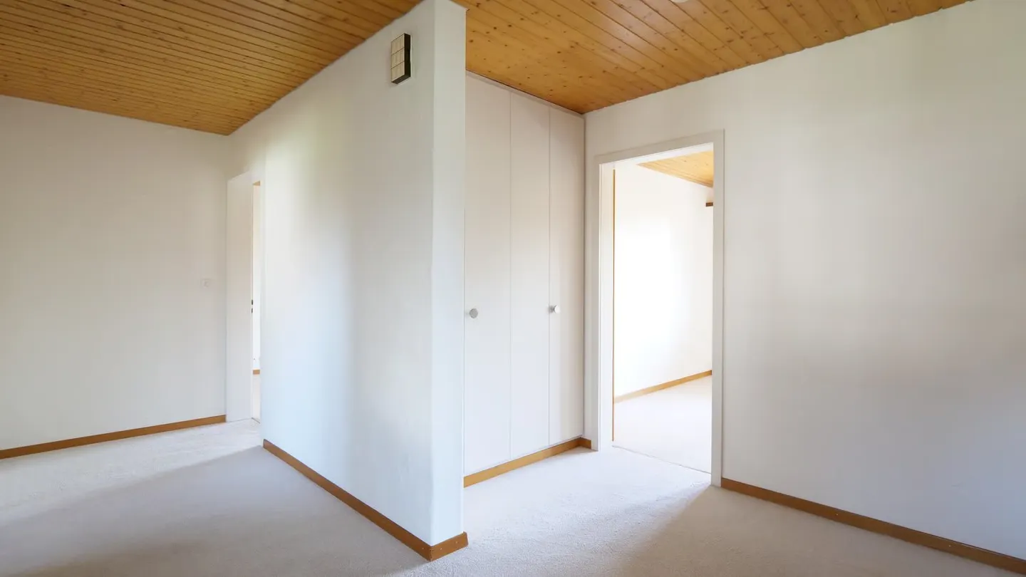 Einfamilienhaus mit grossem Ausbaupotenzial, zentral und ruhig gelegen - Foto 7 di 18
